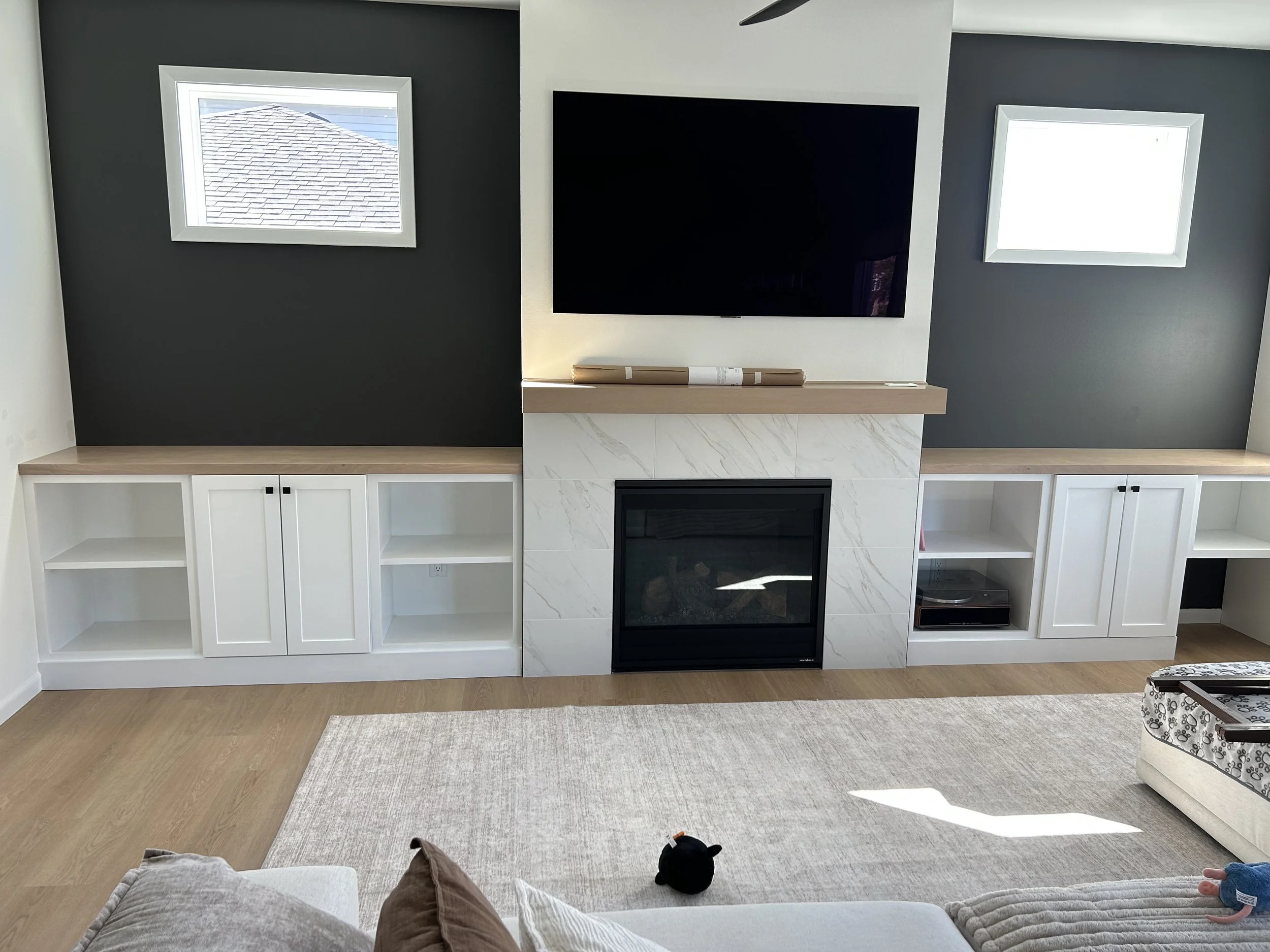 Built-in entertainment center (pic 1 of 2)