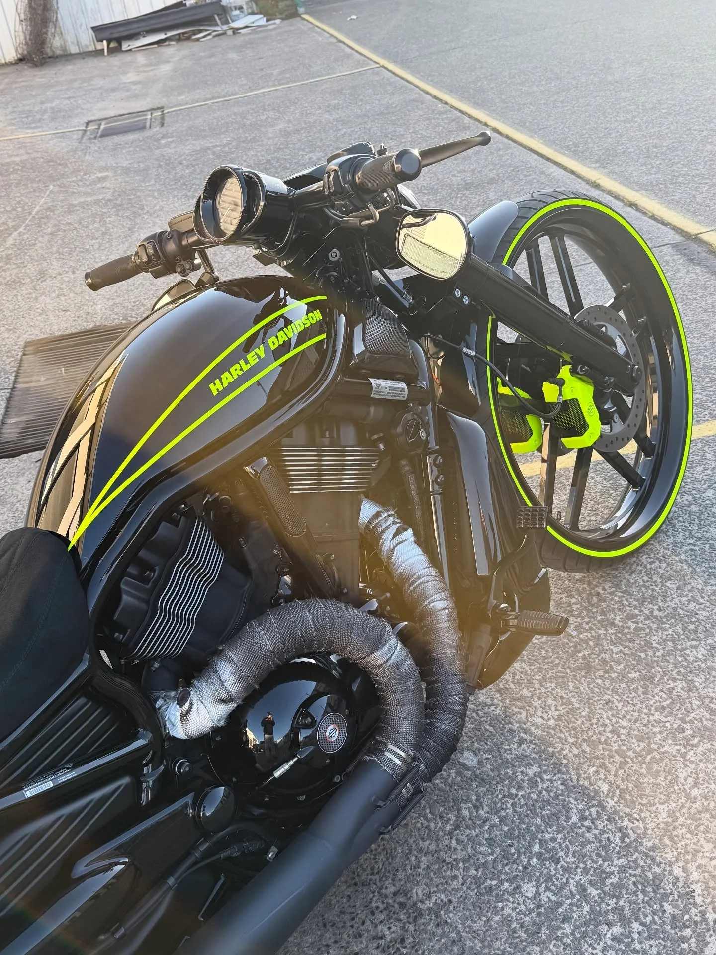 Neon Yellow over Jet black Harley Davidson Vrod completed with custom calipers and walls to match!
.
-Tins Refinished in PPG jet black with custom hand masked DNA neon yellow pinstripes and Harley-Davidson logos
- Brake calipers refinished in DNA neo