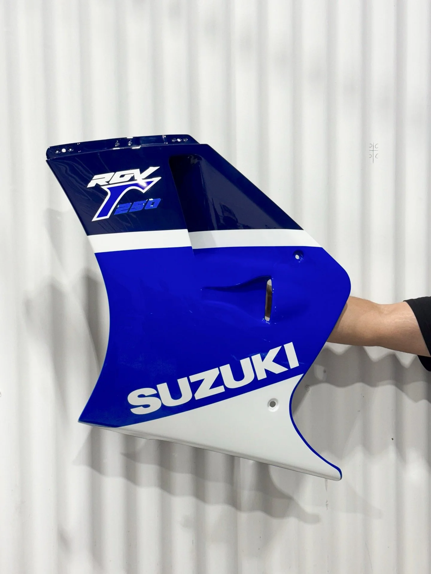 Suzuki RGV250 🏁

Full fairing restoration brought back to life.

Every piece carefully repaired, prepped, hand-masked, and refinished through multiple stages to achieve this result.

The transformation speaks for itself &mdash; swipe to the last sli