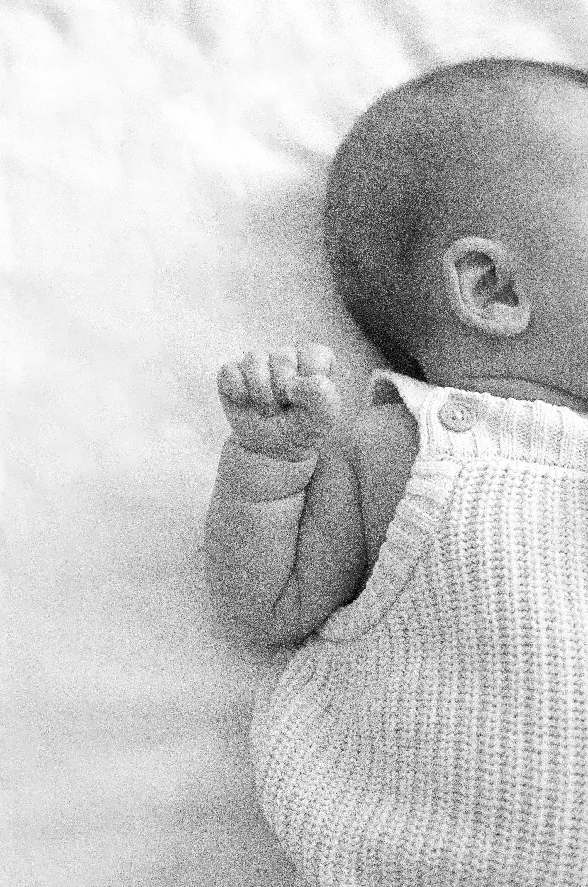 SunlitStories_Amelia_Newborn_BW_016.jpg