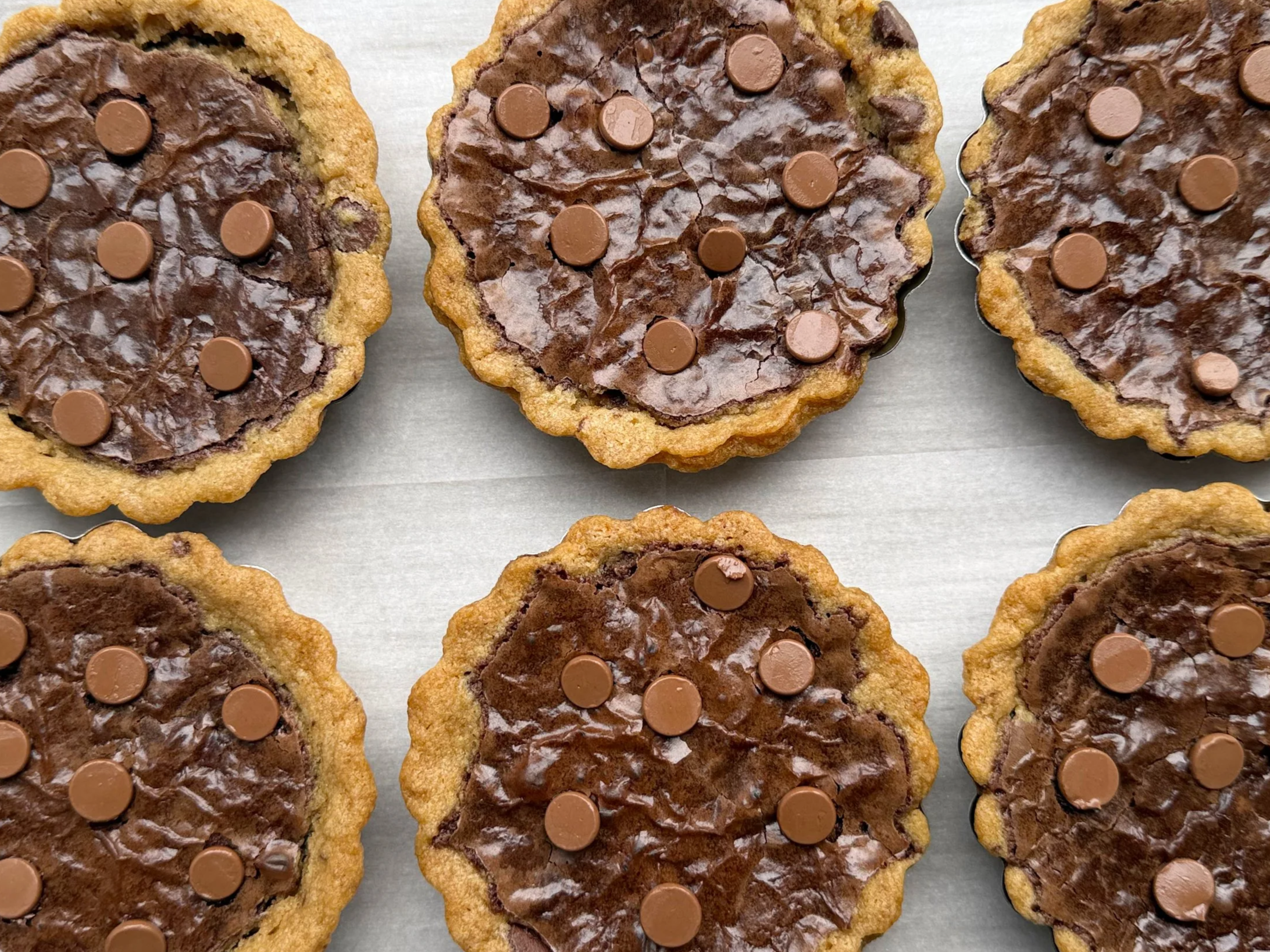 close up of six brookie tarts.