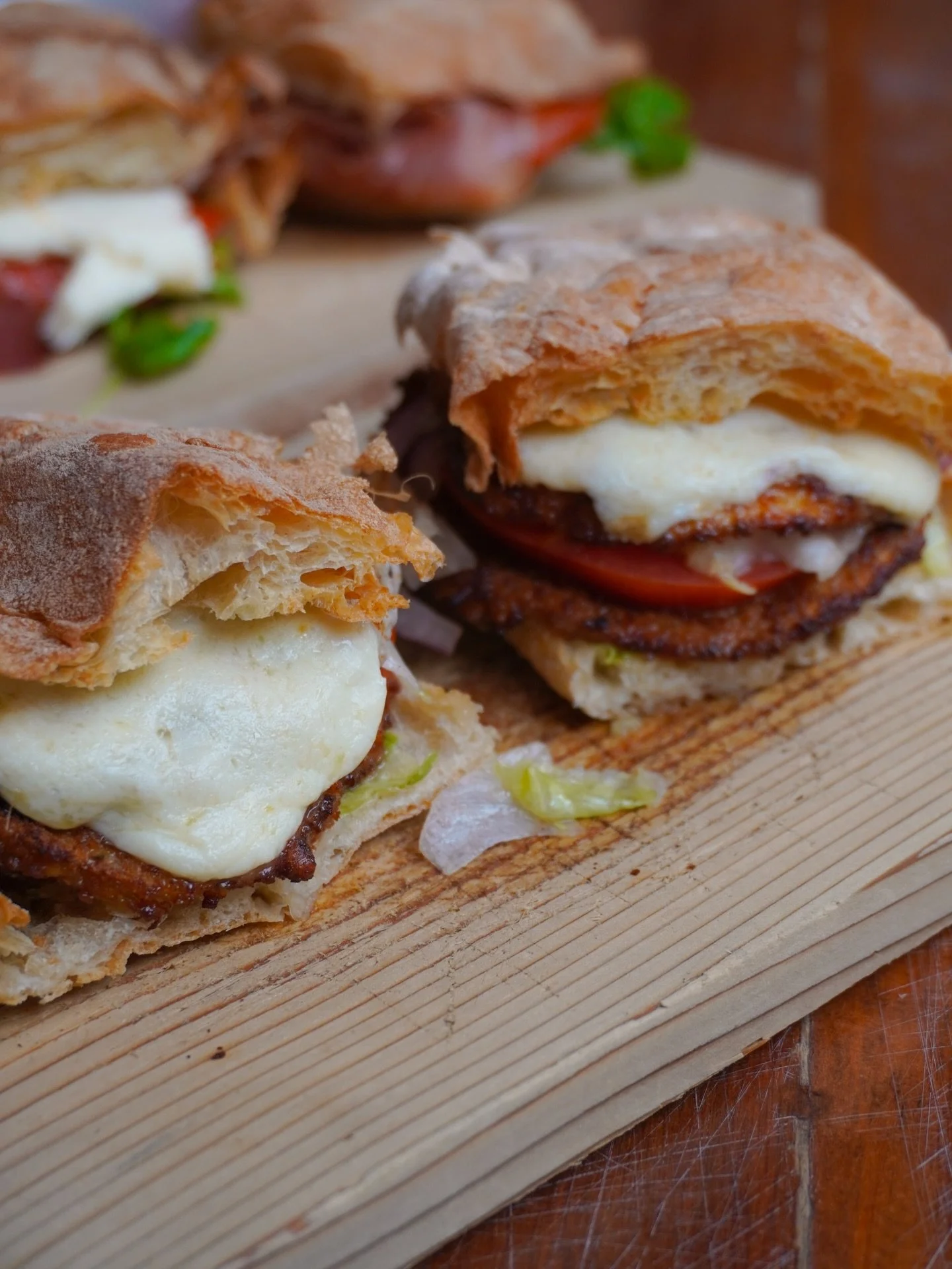 Nonna&rsquo;s Favorite Power Sandwich 😍 Oven-baked eggplant, mozzarella, lettuce, tomato, red onion 🌿 And, as always, no seed oils, nothing fried, no sugar added ❤️

DC PIE CO. 📍 1010 Brickell Ave # 200, Miami, FL 33131

#dcpieco #miamifood #brick