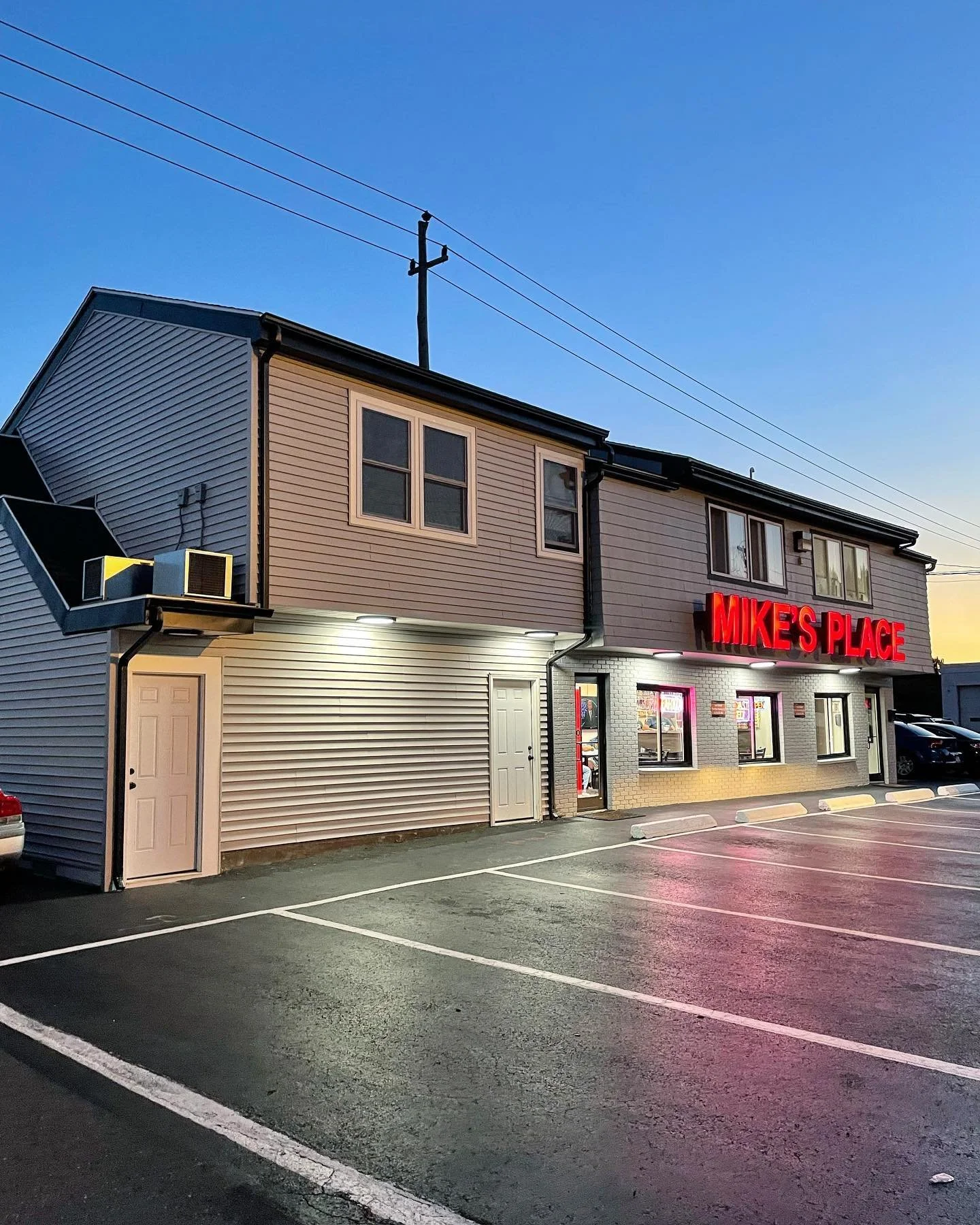 Addition done for Mike&rsquo;s Famous Roast Beef! With more room, Mike&rsquo;s is maximizing their full potential.
&bull;
It is our duty to help and support fellow small businesses!
#supportsmallbusiness #weareinthistogether #HBCONSTRUCTION #builders