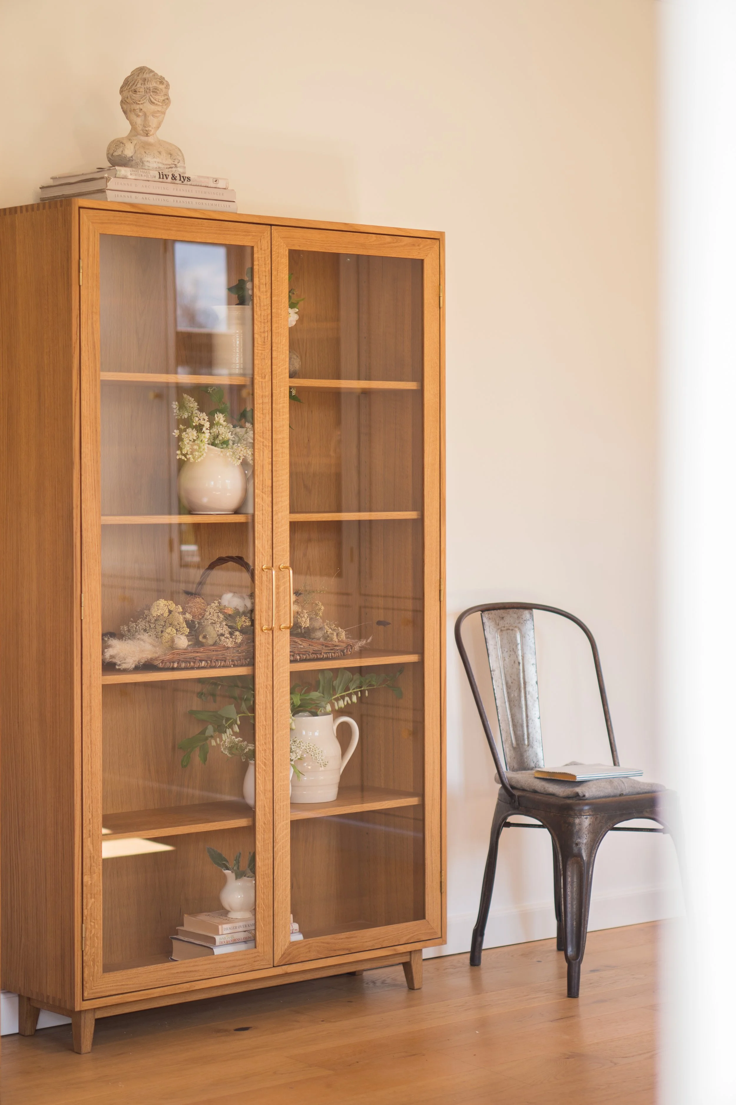 FritståendeVitrineskabe-Showroom-SvendborgSnedkeri-4.jpg