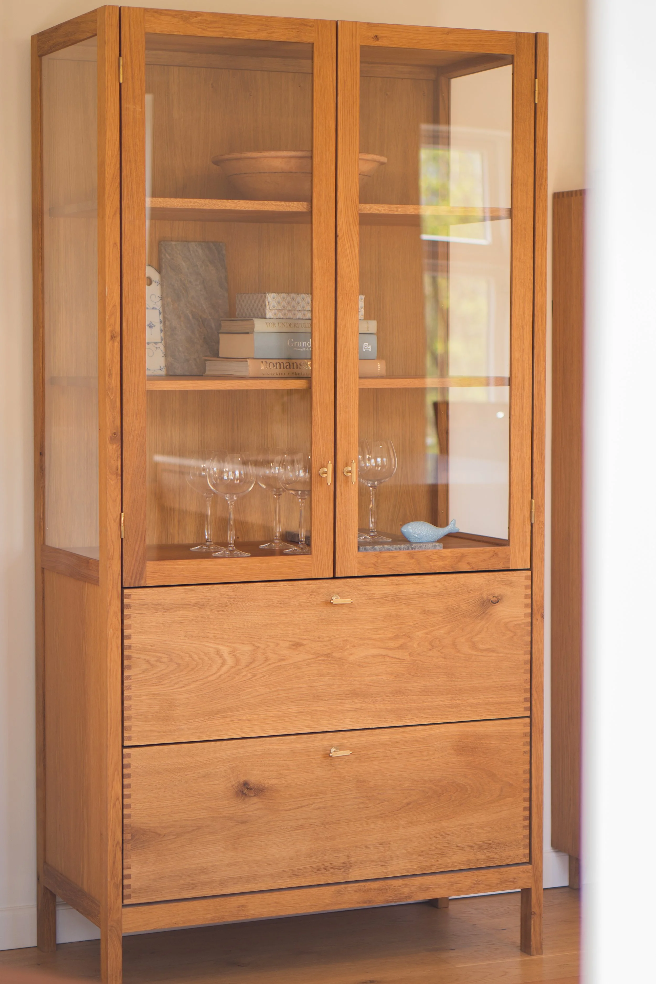 FritståendeVitrineskabe-Showroom-SvendborgSnedkeri-5.jpg