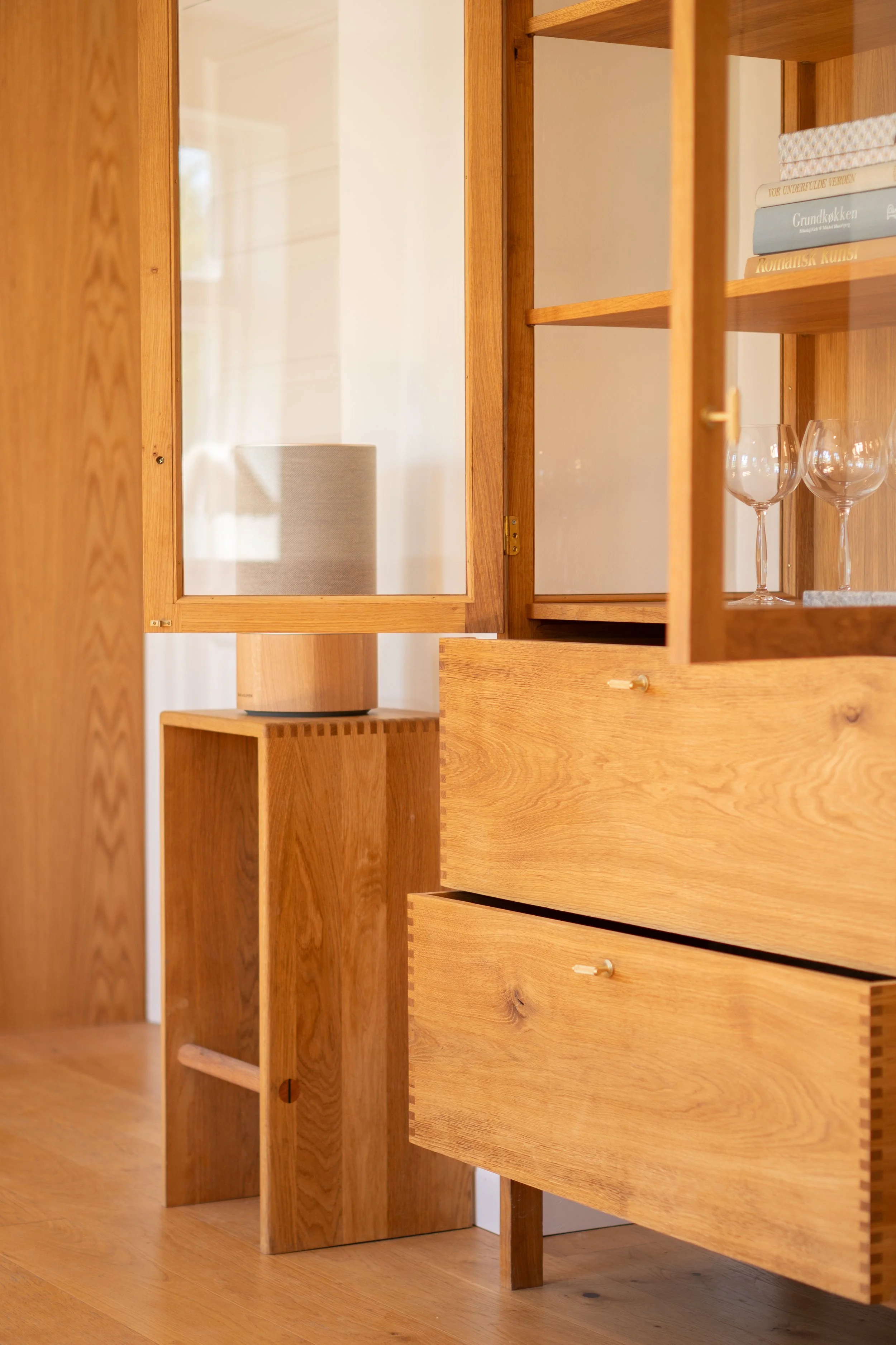 FritståendeVitrineskabe-Showroom-SvendborgSnedkeri-40.jpg