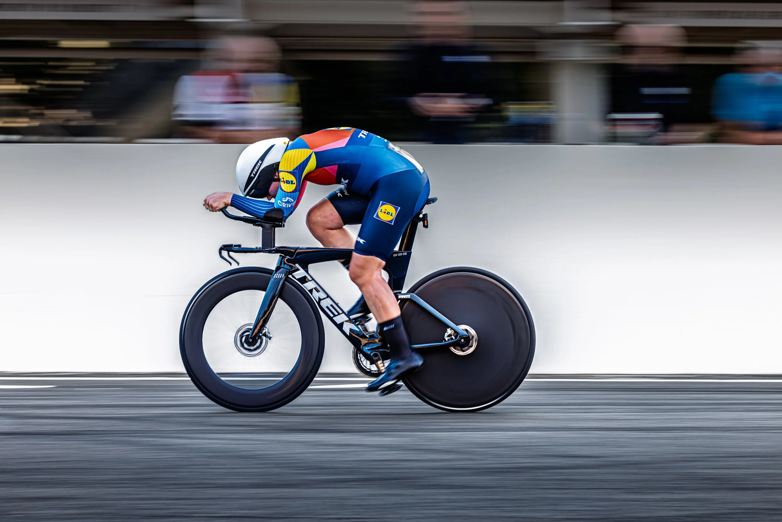 Izzy Sharp of Lidl Trek on her way to breaking the Goodwood Motor Circuit 10 mile TT record - 20:09