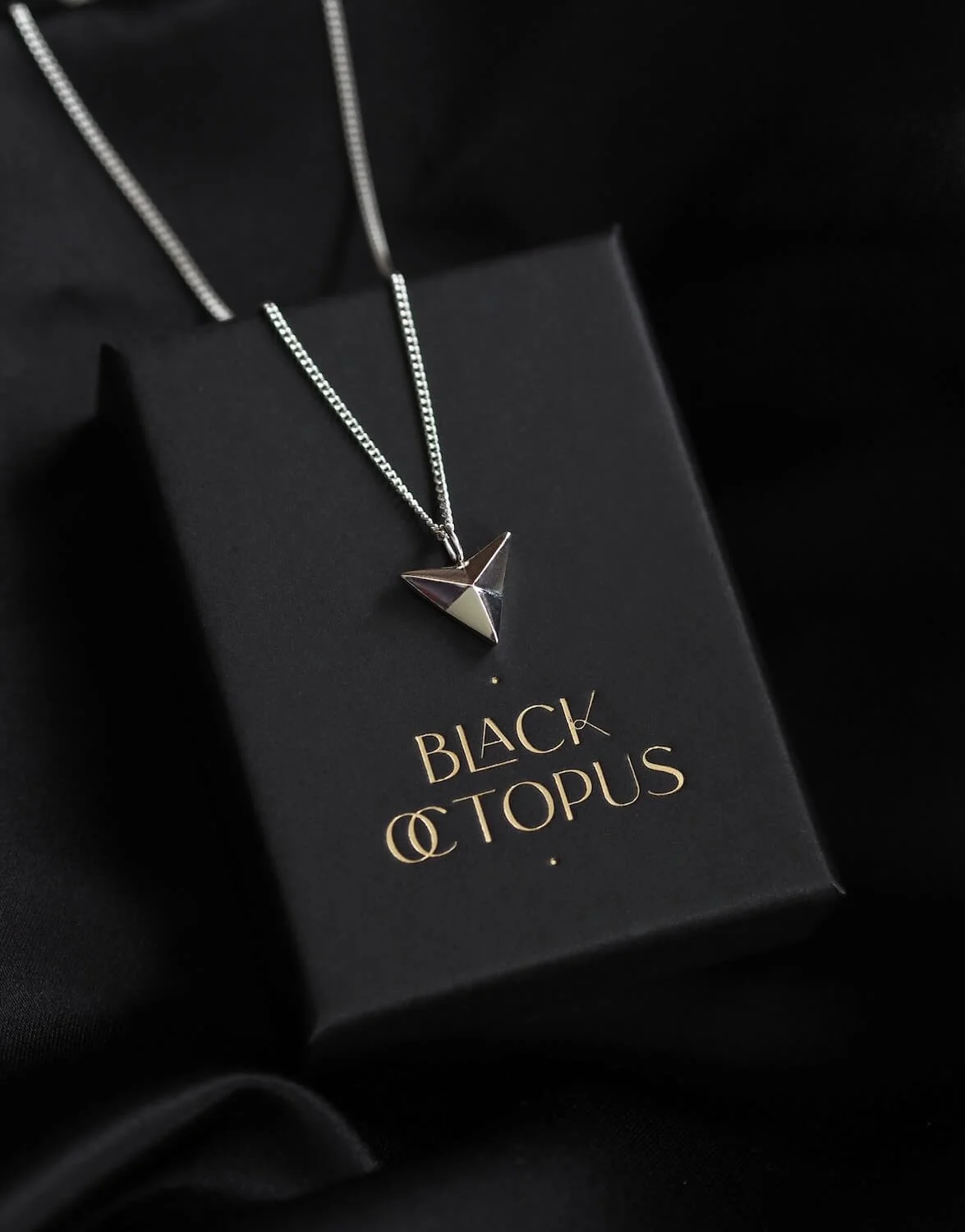 Silver arrowhead pendant necklace on curb chain