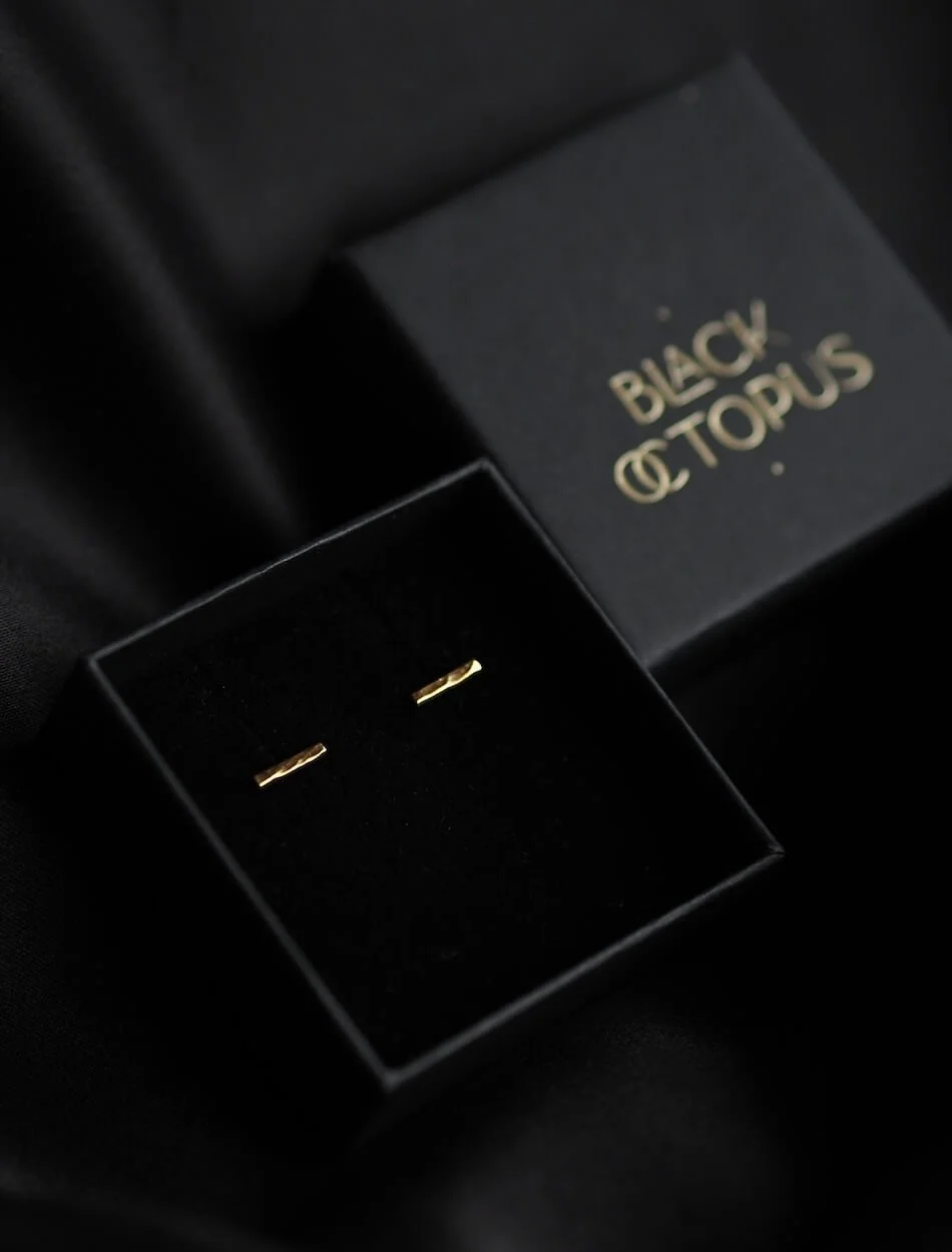 9ct Gold Hammered Bar Stud Earrings Box