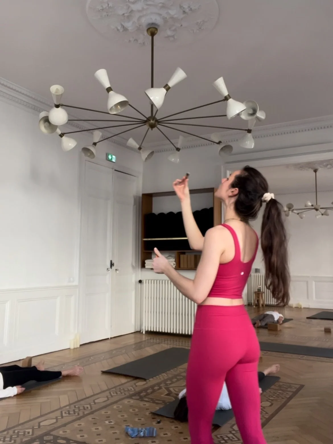 Lovely Life Lately | Du Yoga super cocooning🐻☁️✨

Le bonheur de retrouver mes &eacute;l&egrave;ves sur Nantes pour rebouger ensemble sur le tapis, en se cr&eacute;ant des ambiances ultra cosy &amp; intimiste , douces lumi&egrave;res, encens naturel 