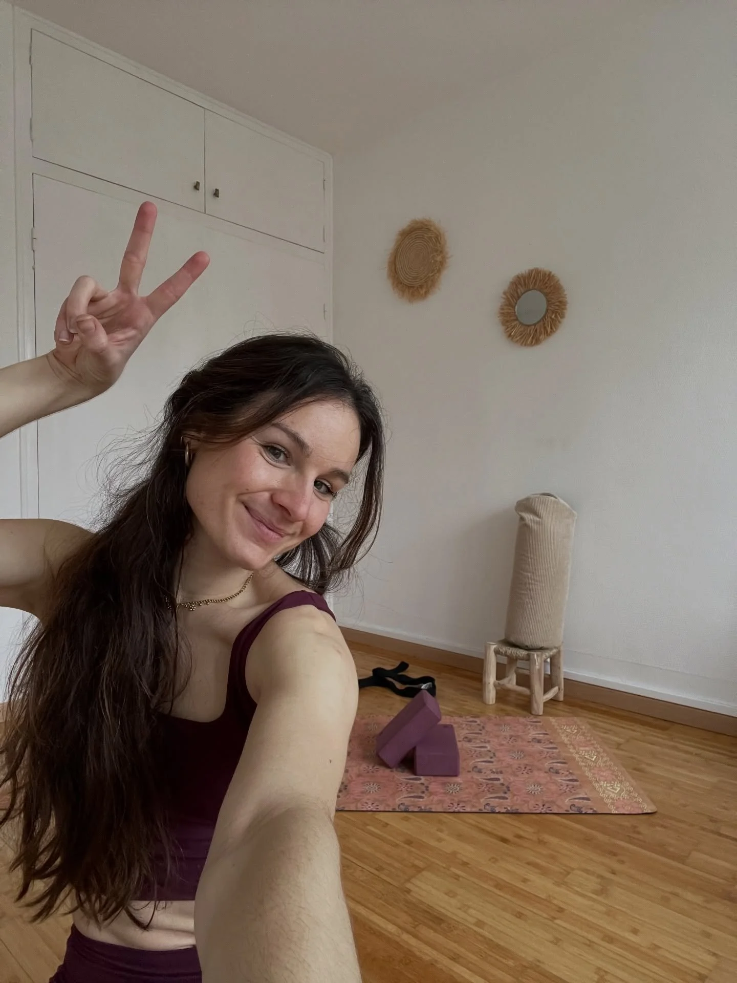MOVE, SMILE, EXPLORE 🔅

&mdash; Tournage focus souplesse pour mon Studio en ligne (sorrtie de la mini-s&eacute;rie souplesse dimanche 8h ✨)
&mdash; le mantra qui fait du bien.
&mdash; ma warrior team du mercredi midi chez @bolder_club avec un mix de