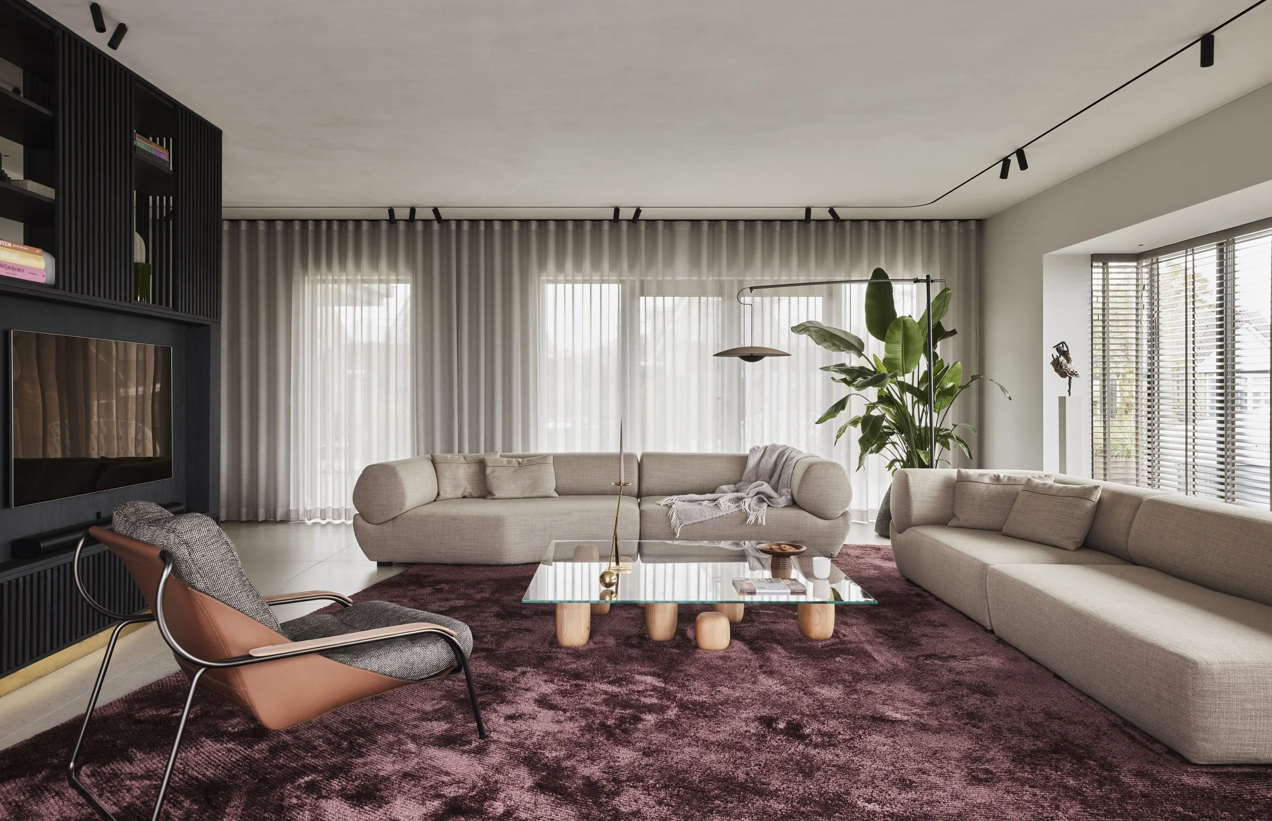 Luxe gerenoveerde villa aan de Westeinderplassen in Kudelstaart — interieurontwerp met doorzicht van voordeur naar water — ENZO Architecten interieurarchitect Haarlemmermeer