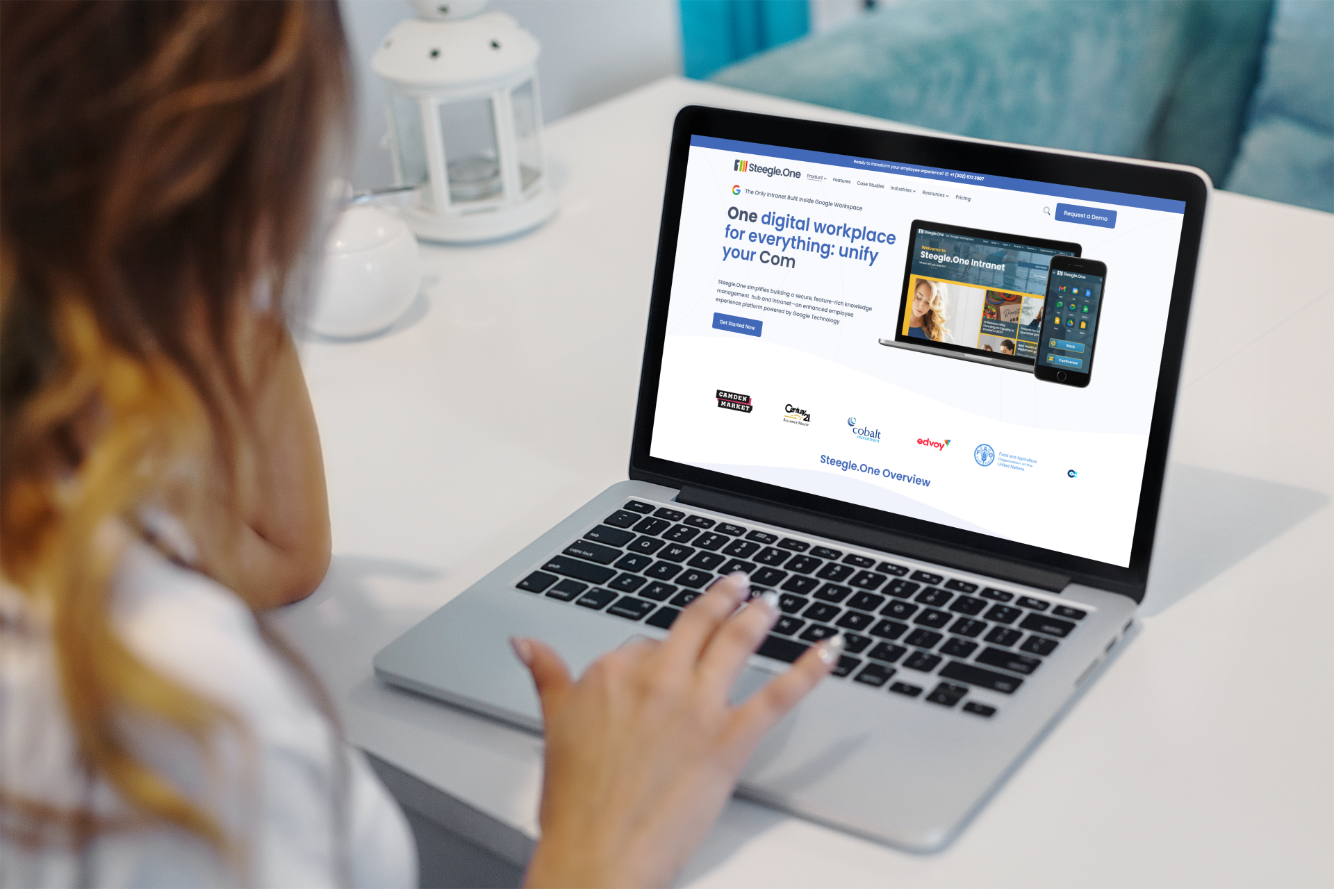 Woman looking at her laptop about Steegle.One