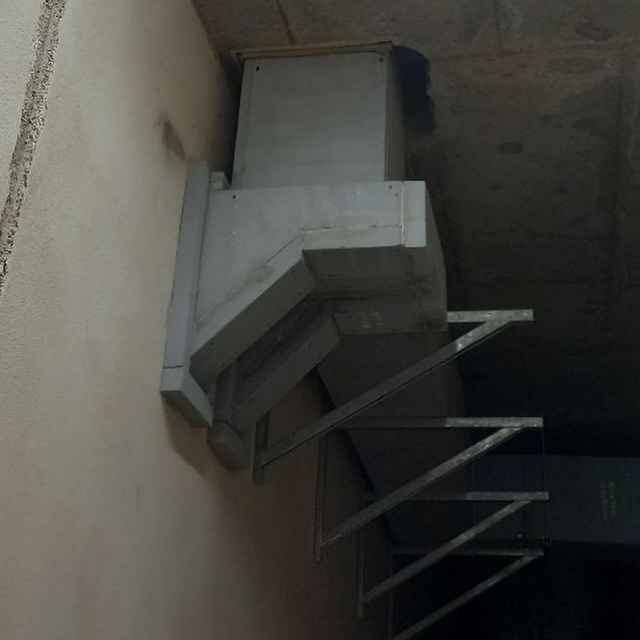 🎉 Projekt in Berlin erfolgreich abgeschlossen! 🎉

Wir haben eine beeindruckende Abgasanlage f&uuml;r ein Blockheizkraftwerk (BHKW) in Berlin fertiggestellt. Die Anlage ist 55 Meter hoch und erstreckt sich &uuml;ber 70 Meter &ndash; druckdicht bis 5