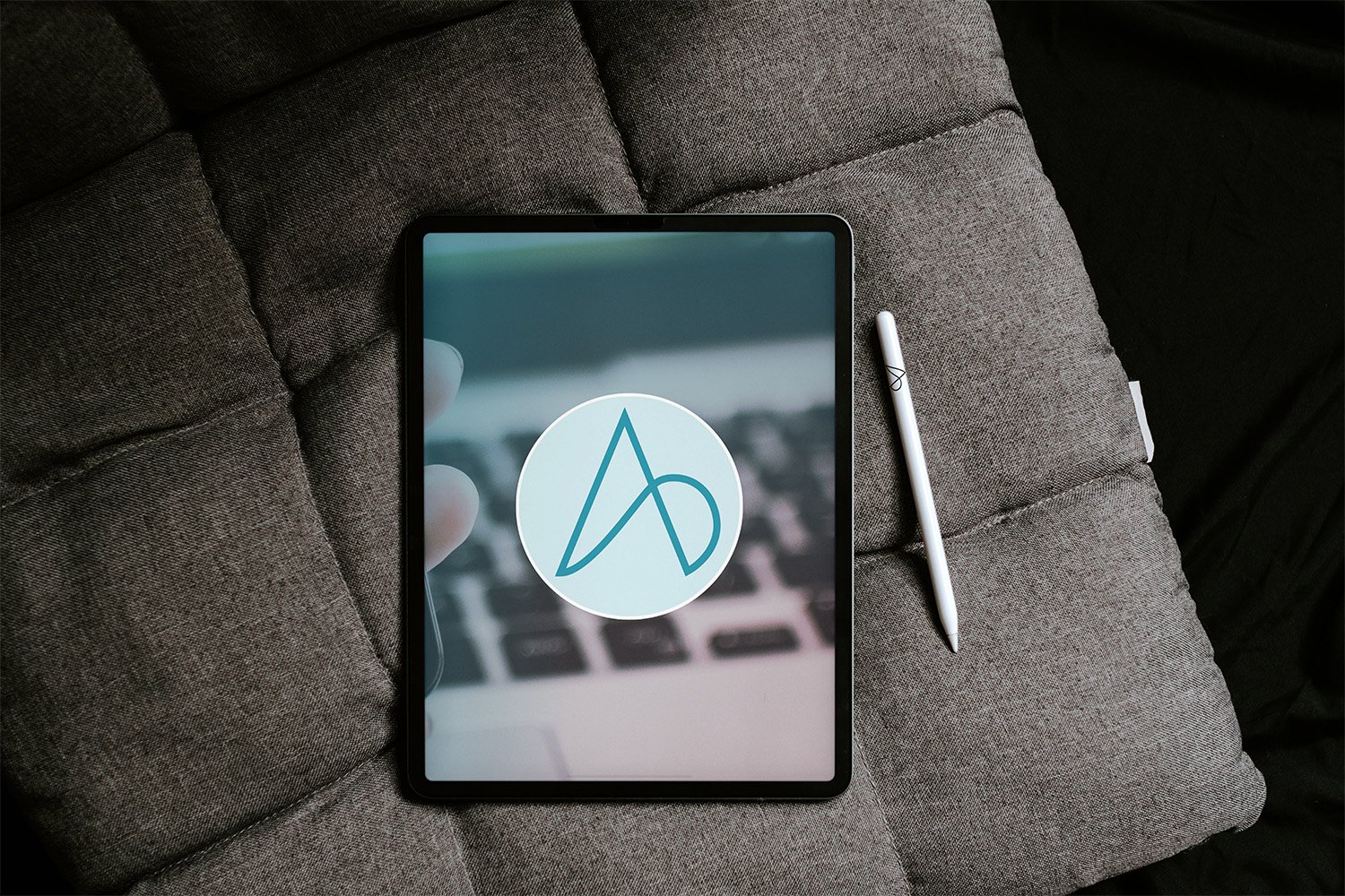 A_B_mockup_padda_pen.jpg