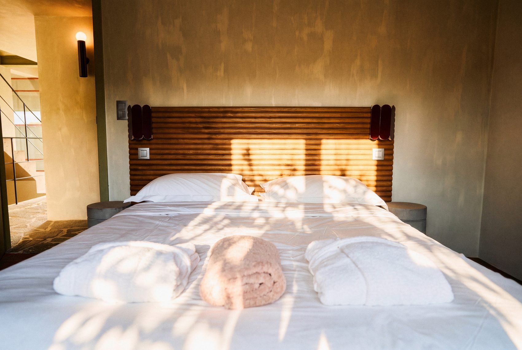 18_bedroom-slatted-headboard-light-stripes.jpg