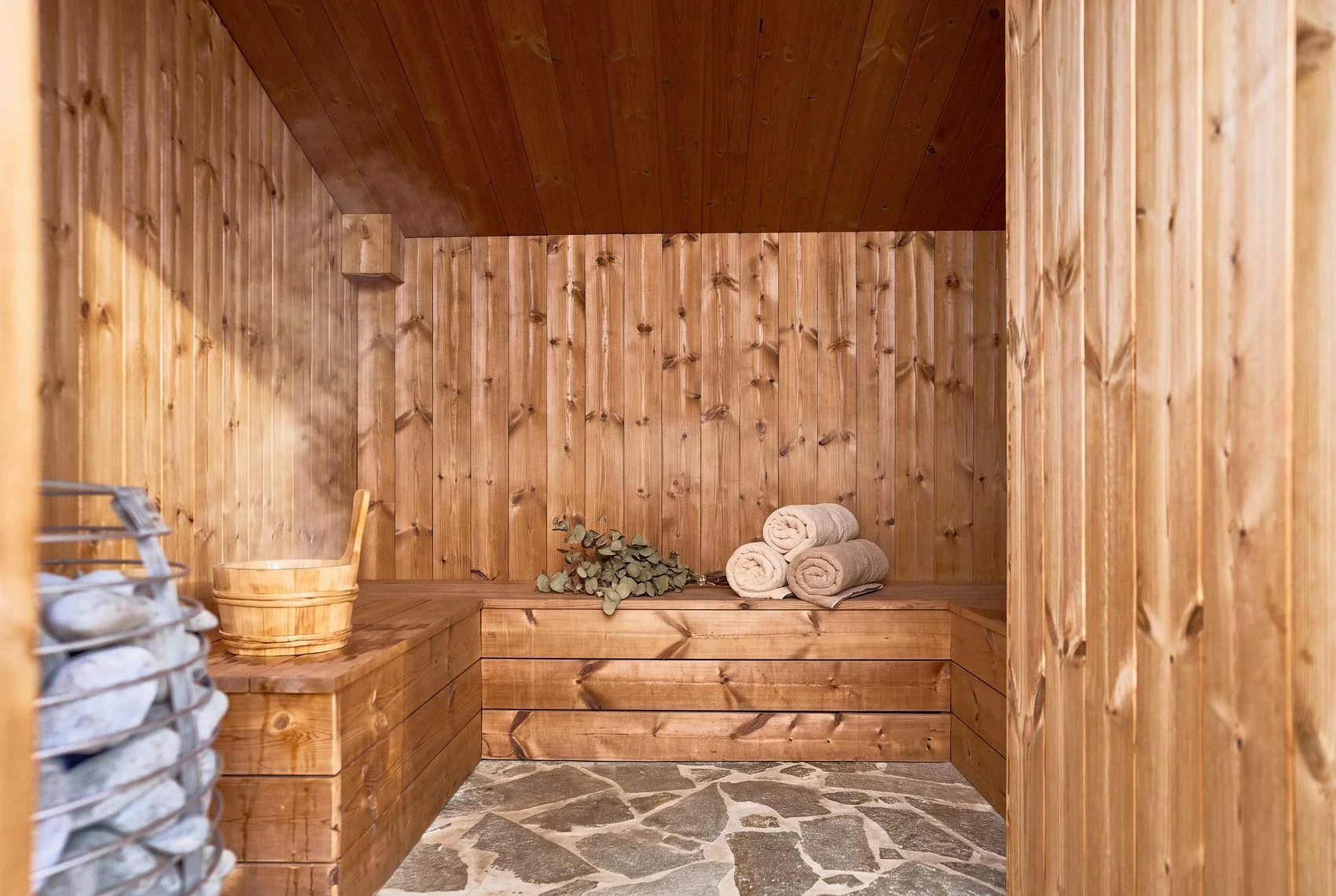 24_sauna-timber-stone-floor.jpg