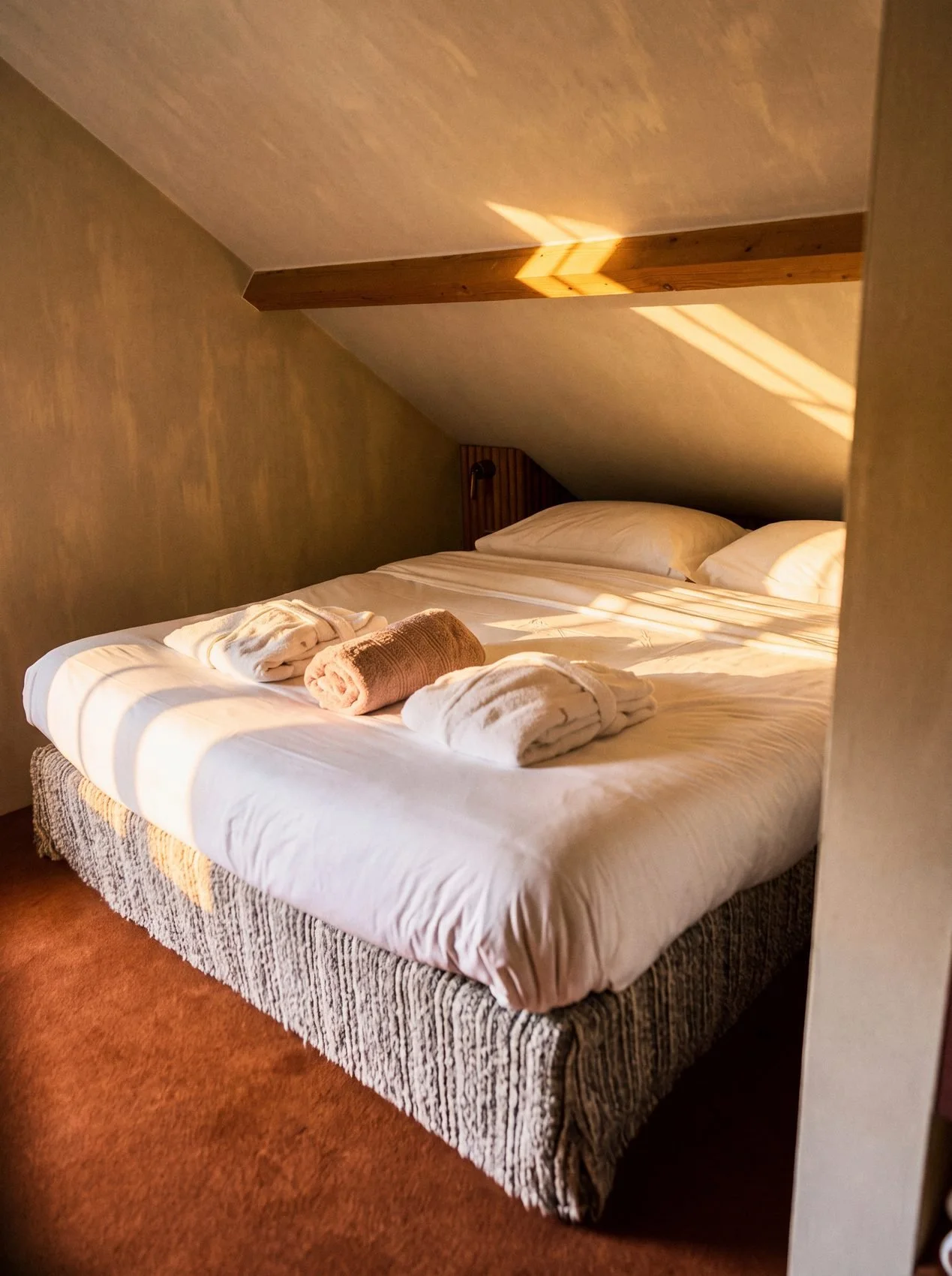 20_attic-bedroom-beams-portrait.jpg