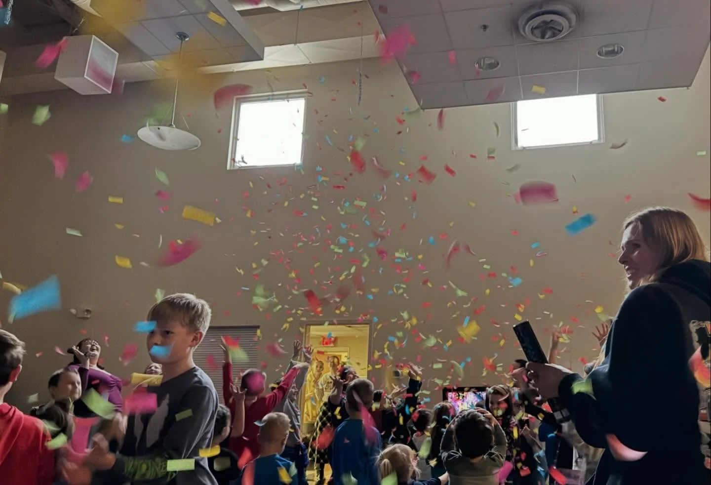 ❤️ Today our Winter Science Camp kids celebrated with a special noon countdown, confetti, yummy treats, and a full-energy dance party! We are so grateful for the curiosity, joy, and community shared here. What a wonderful winter day together. Happy N