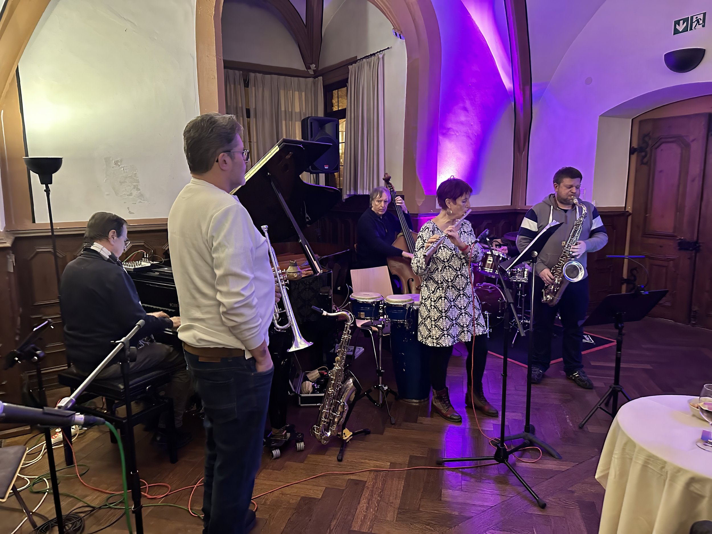 Volles Haus und mitreißende Improvisationen: Gelungene Jamsession-Premiere im Büdinger Oberhof