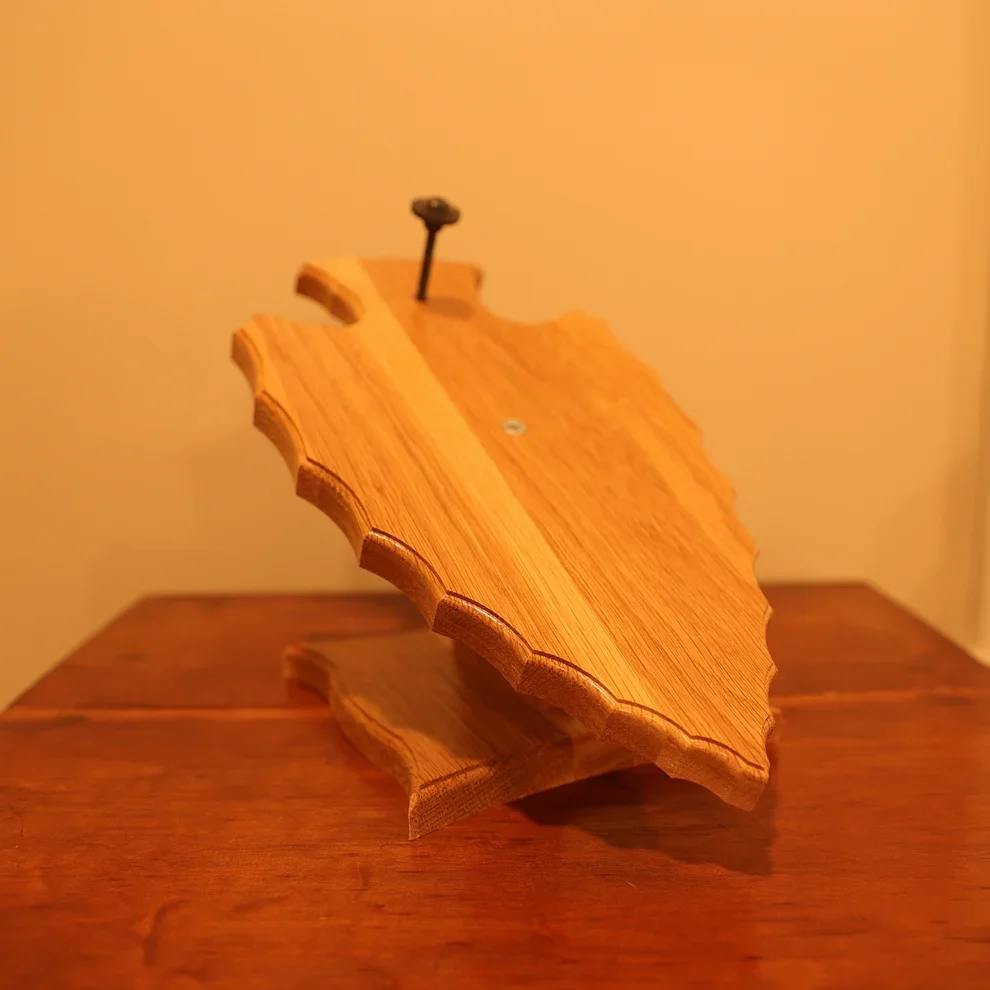 Wall tabletop skull mount display oak.webp