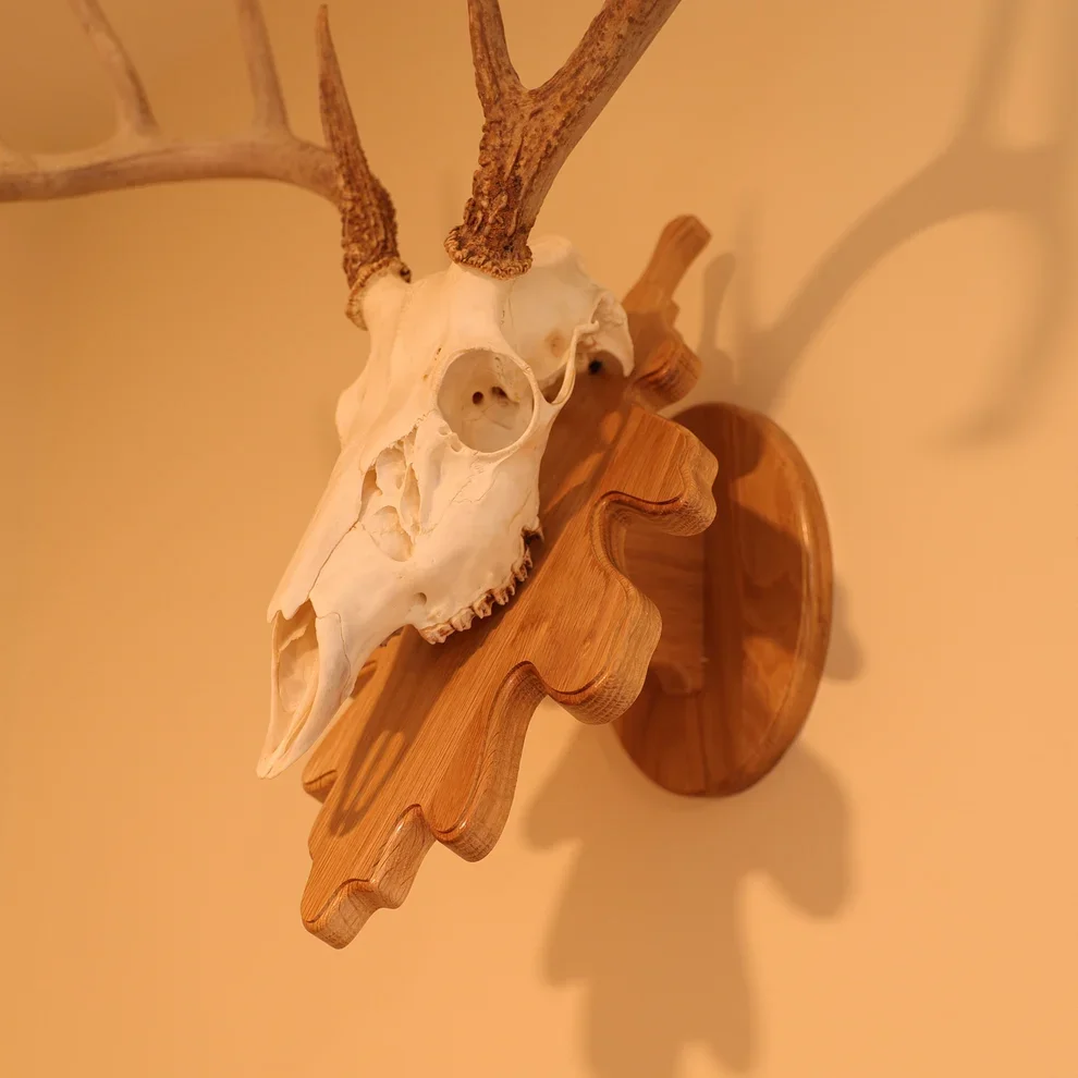 Leaf pedestal wall or tabletop mount oak.webp