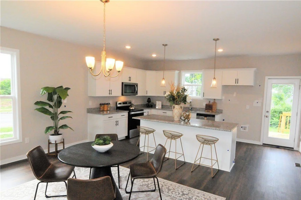 2406 B kitchen 2.jpg