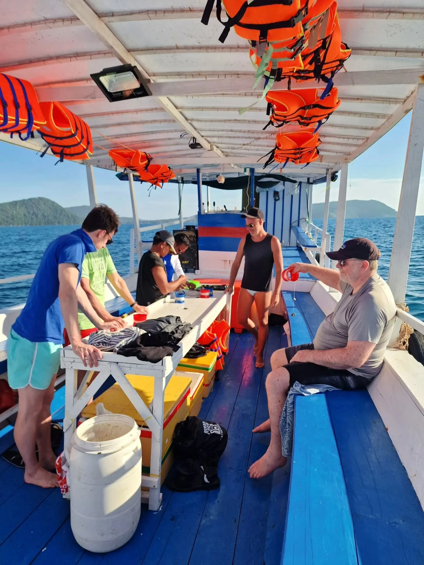 Somewhere around Koh Rong&hellip; sun, sea and good vibes. ☀️🌊

While a few of us were just enjoying the ride 😎🍹, part of the group suddenly decided it was the perfect moment to start preparing the next activity&hellip; because apparently relaxing