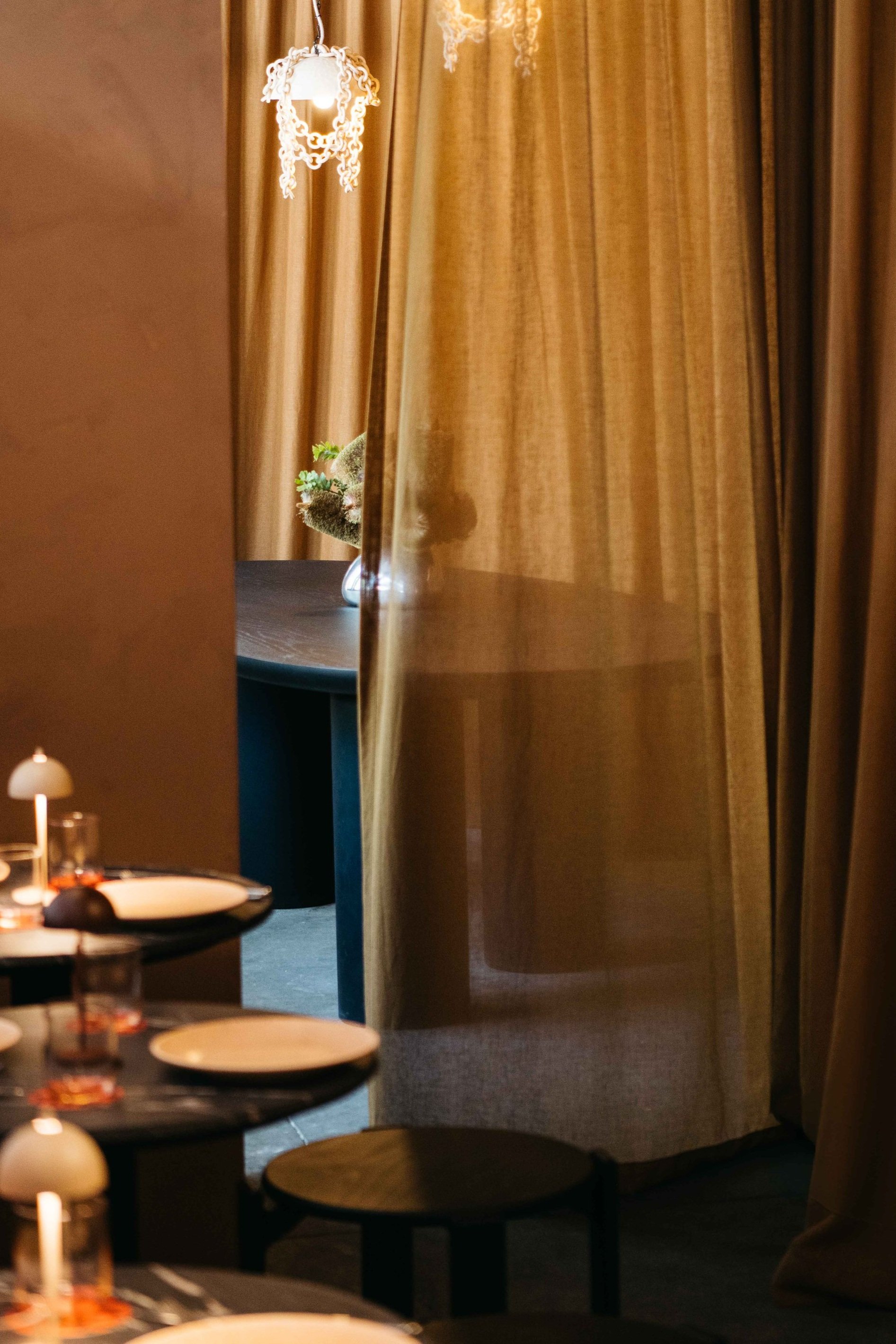 Ruma Dining is an all-day café and restaurant shaped by a thoughtful blend of Asian and Australian influence, brought to life through an earthy, organic design language. The interior is grounded, tactile and warm, celebrating craft, texture and mater