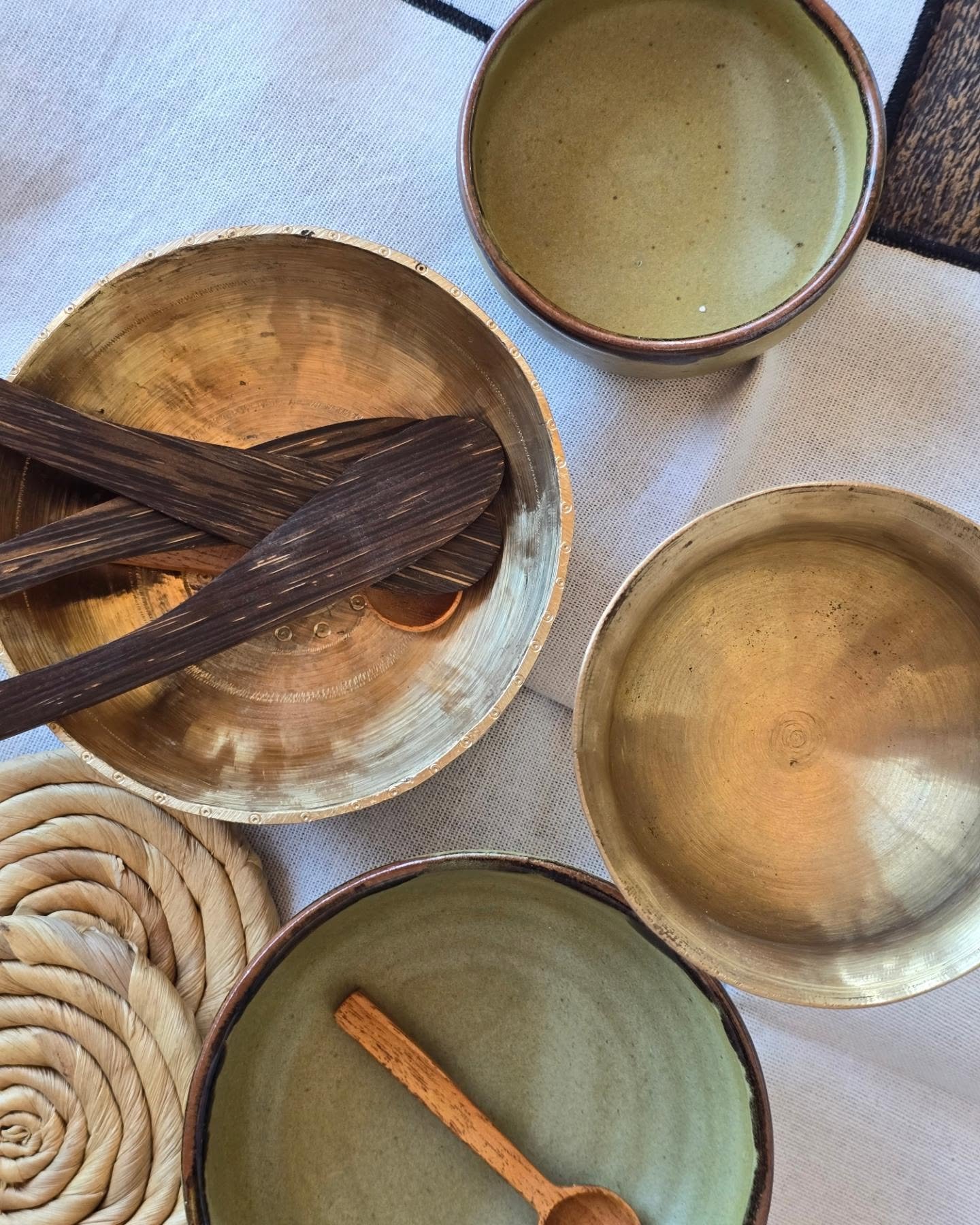 Table scape incoming for a breakfast tea party! May your new year mean no boring tableware because there's not enough time in life to host with no conversation starters. Let there be mixtures of texture, imperfections, and colour!

#ITSBYFRED 
#Inter