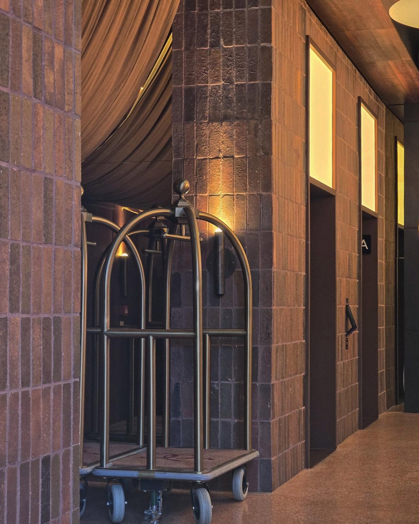 Field day at the new @melbourneplace hotel and @marmelorestaurant with @hellogrovestudio . Checking out all the details and loving the unexpected citric lime staircase against all the natural brickwork 

#ITSBYFRED 
#Interiordesigner 
#creativeday