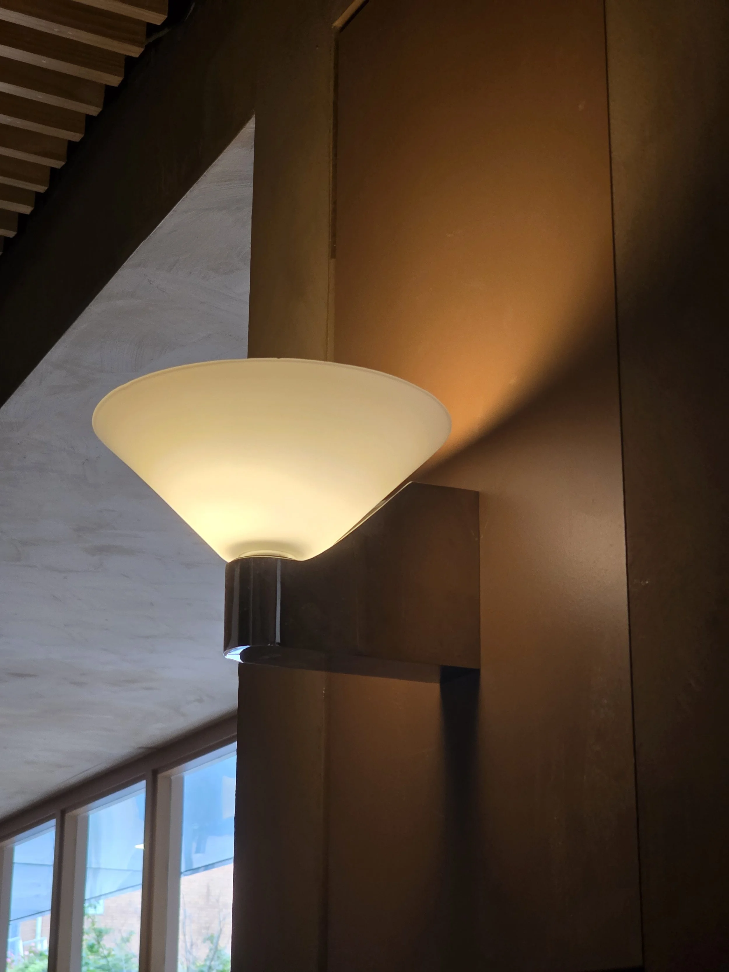 Ruma Dining is an all-day café and restaurant shaped by a thoughtful blend of Asian and Australian influence, brought to life through an earthy, organic design language. The interior is grounded, tactile and warm, celebrating craft, texture and mater