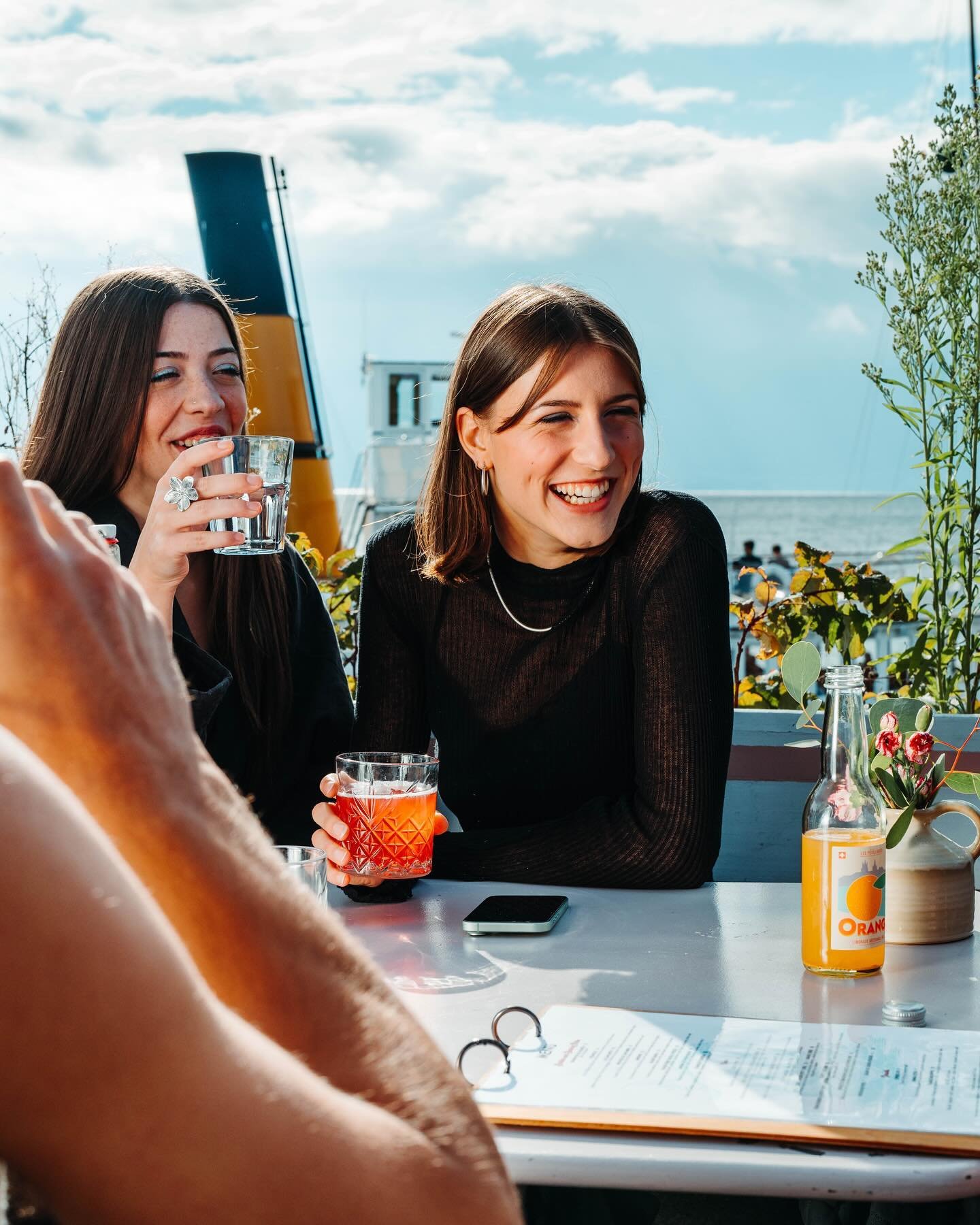 Dernier moment pour une terrasse ? 🌞

On reste optimistes pour le weekend ! L&rsquo;occasion de vous remercier pour vos retours positifs sur nos premiers contenus et vos nombreux partages.

#chek #chekmedia #nouveaumedia #mediavaudois #cantondevaud 