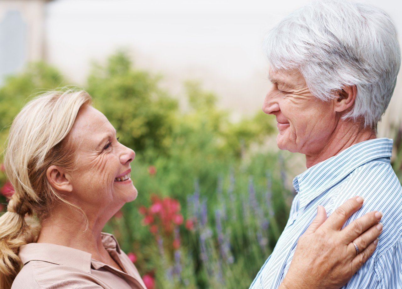 How to Help Someone With Memory Loss Stay Socially Engaged