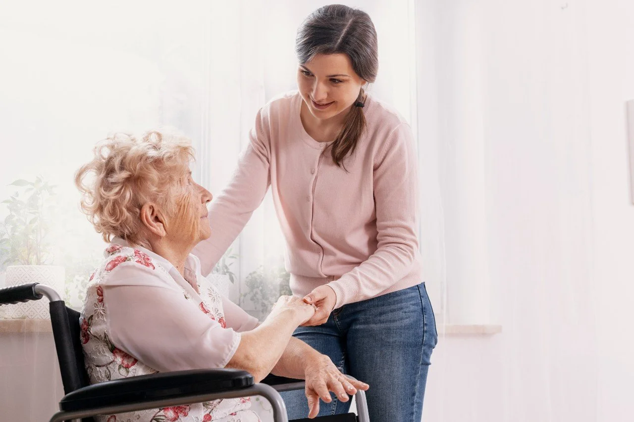 What Do Assisted Living Communities Offer in Brookfield, WI?