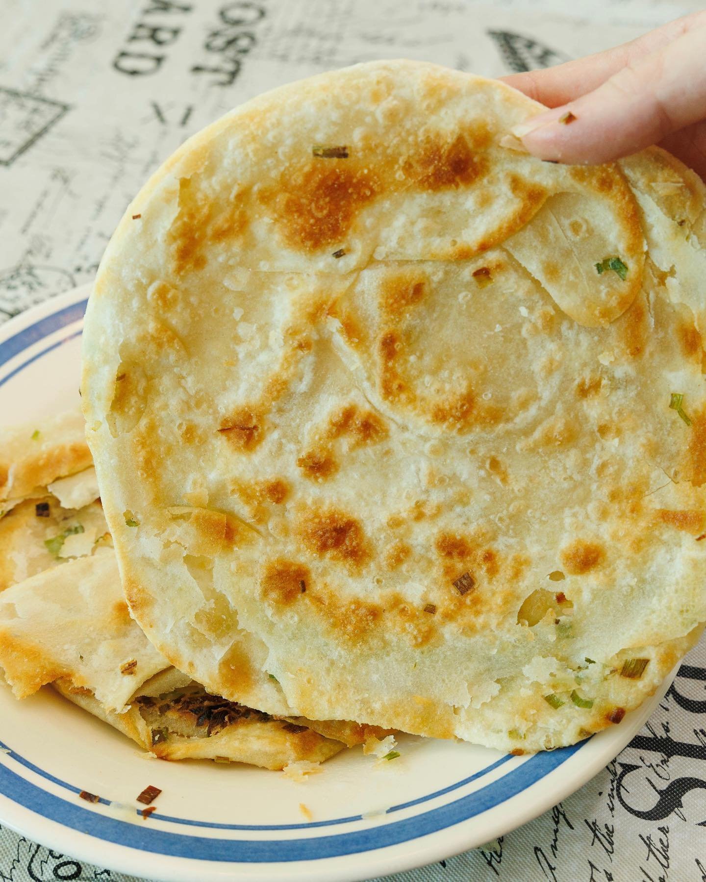 Chinese Scallion Pancakes
My husbands loves these pancakes (and me too! Hehe).
The ingredients to make them are so simple. The pancakes are crispy on the outside and slightly chewy inside. Thanks to the roux, the pancake are flaky with multiple layer