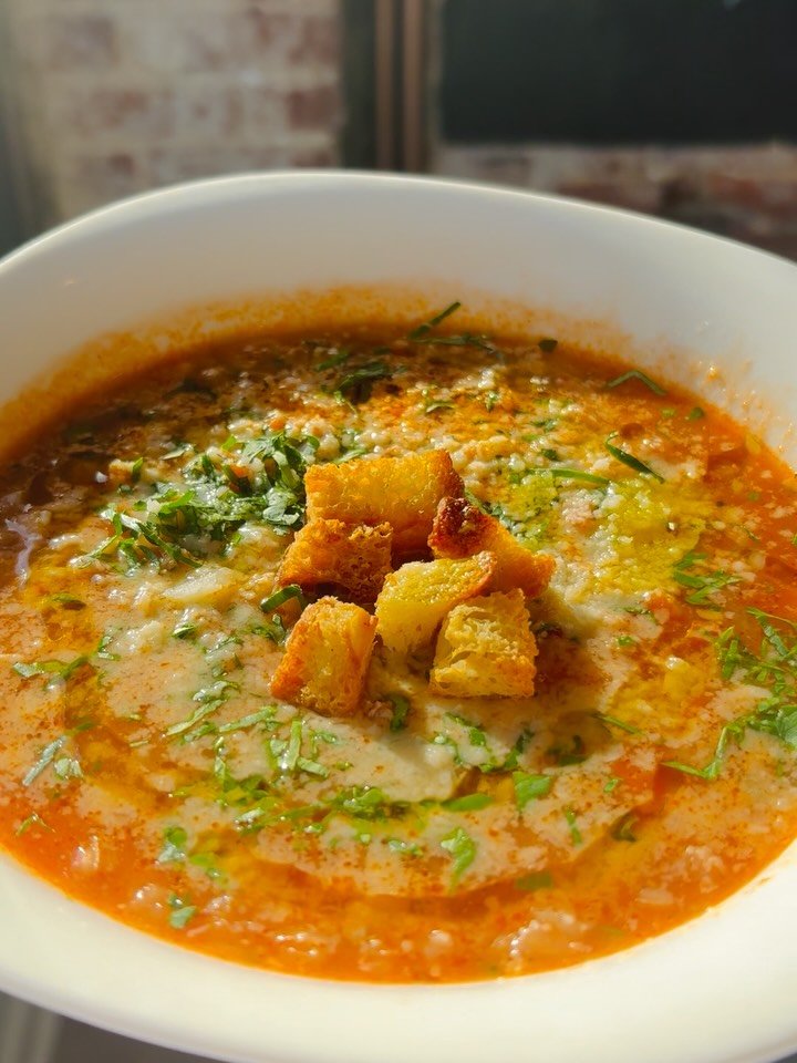 Zuppa di Farro!! A perfect soup to warm ya up on these chilly January days.

😍👨🏻&zwj;🍳 Farro, Italian Tomato, White Wine, Veg. Stock, Soffritto, Grana Padano, Crostini. 

#zuppa #soup #zuppadifarro #farrosoup #ambler