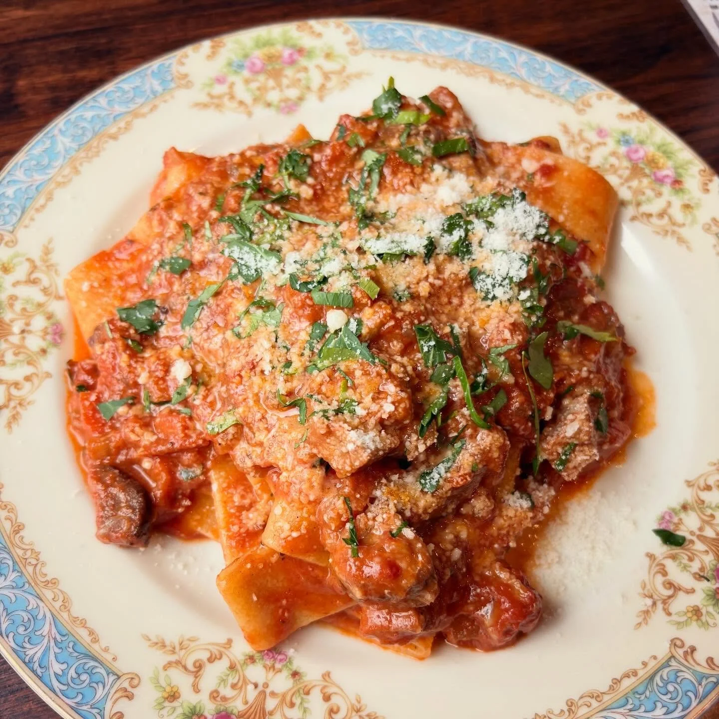 Pappardelle al Cinghiale. Wild Boar, Italian Tomatoes, Soffritto, Spiced Rum, Pecorino Romano. 🍅😊🐗

#cinghiale #wildboarragu #freshpasta #ambler