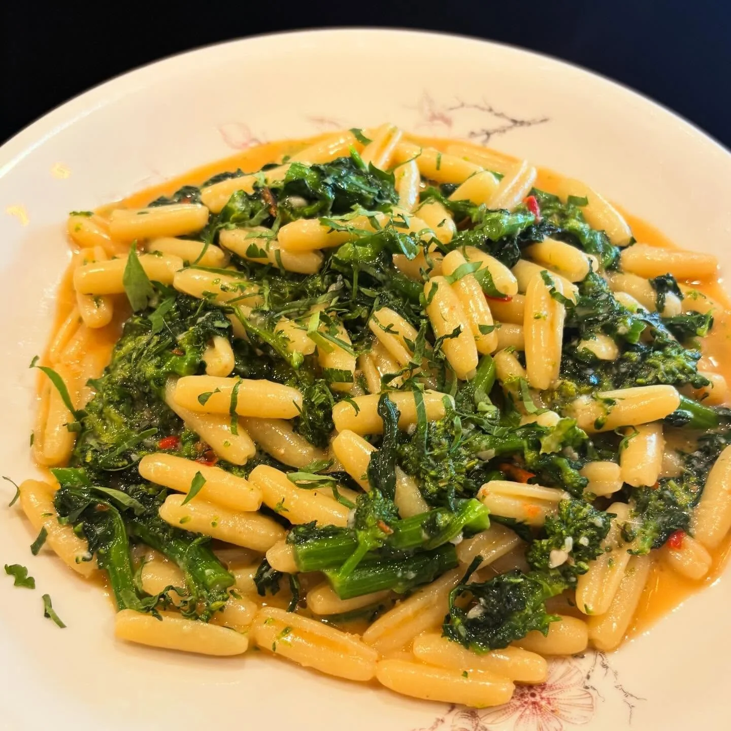 Cavatelli con Cime di Rapa. Broccoli Rabe, Sicilian Anchovy, Lemon, Garlic, Chili.

🐟🌶️🍋🌱

This dish has it all! It&rsquo;s bright with a subtle kick of heat, and a whole lotta umami. We&rsquo;d love to make it for you so come to dinner sometime 
