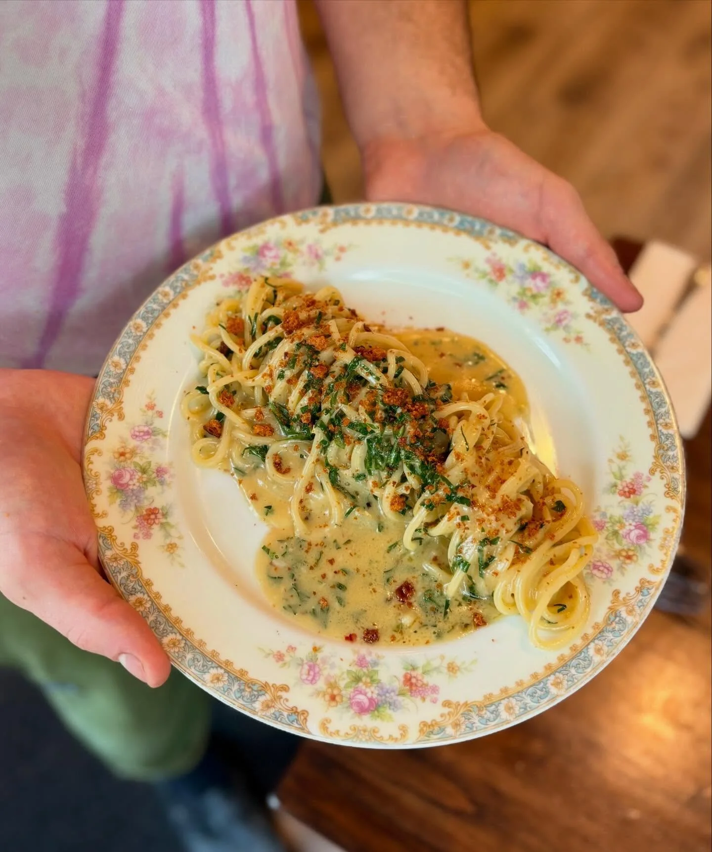 Enjoying this delicious Spaghetti Burro e Alici with my good pal Zach ❤️😎 the salty umami flavors coming from the Sicilian anchovies are to die for!We&rsquo;ll be here dine in and takeout. 

Spaghetti Burro e Alici. Sicilian Anchovies, Butter, Garli