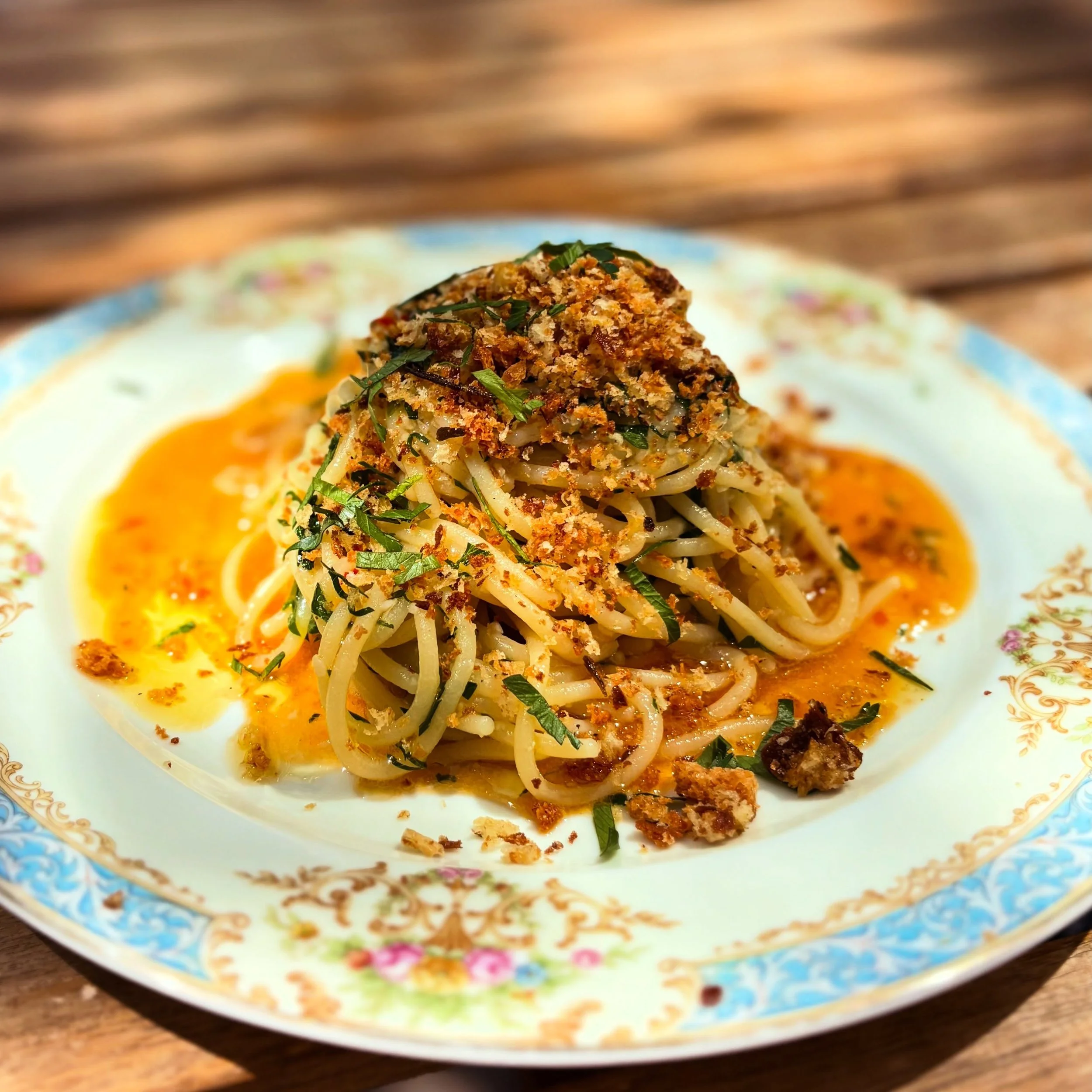 Spaghetti Colatura this weekend. Anchovy Sauce, Garlic, Chili Parsley, Lemon, Bread crumbs.
👨🏻&zwj;🍳Simple as can be! #amblermainstreet #spaghetticolatura #amblerpa