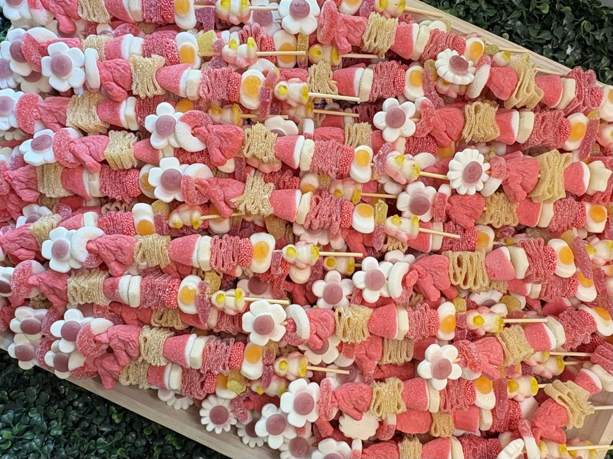 oh-happy-day-gummy-skewer-favors-02.jpeg