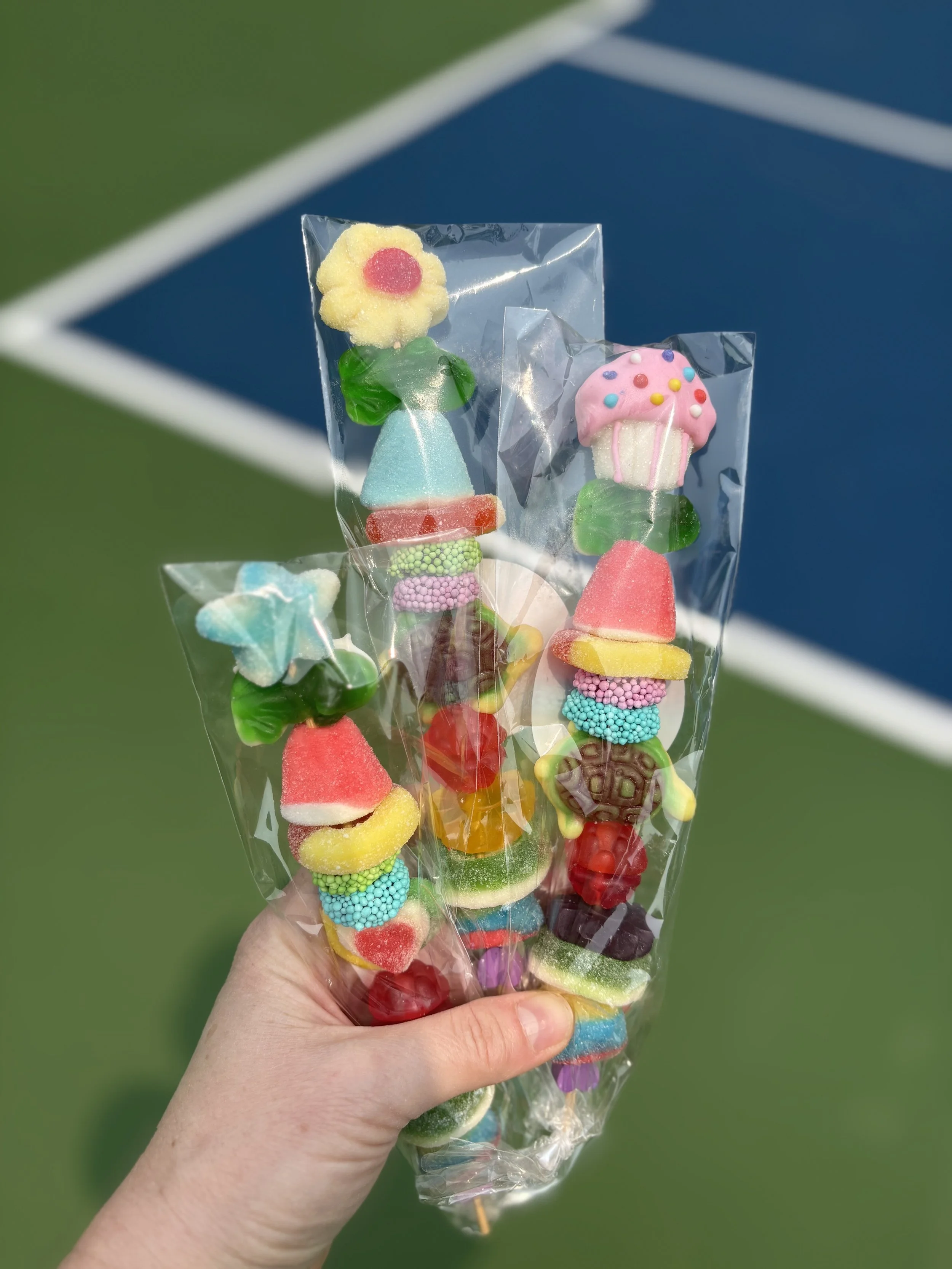 oh-happy-day-gummy-skewer-favors-03.jpeg