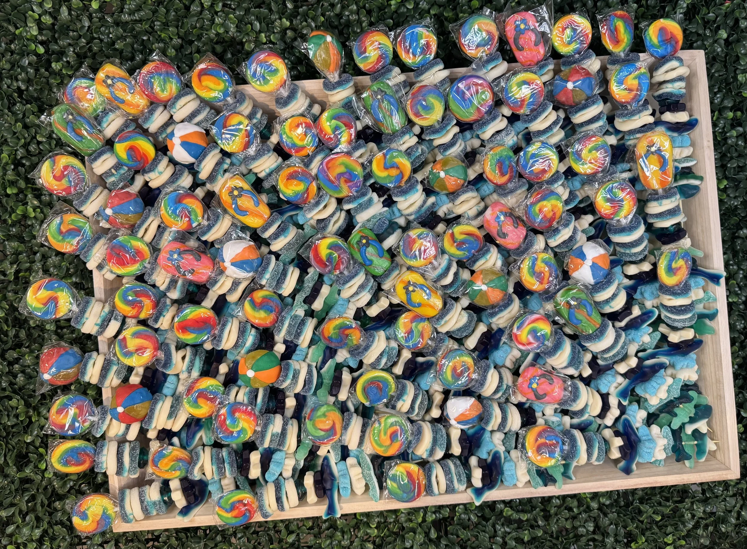 oh-happy-day-gummy-skewer-favors-01.jpeg