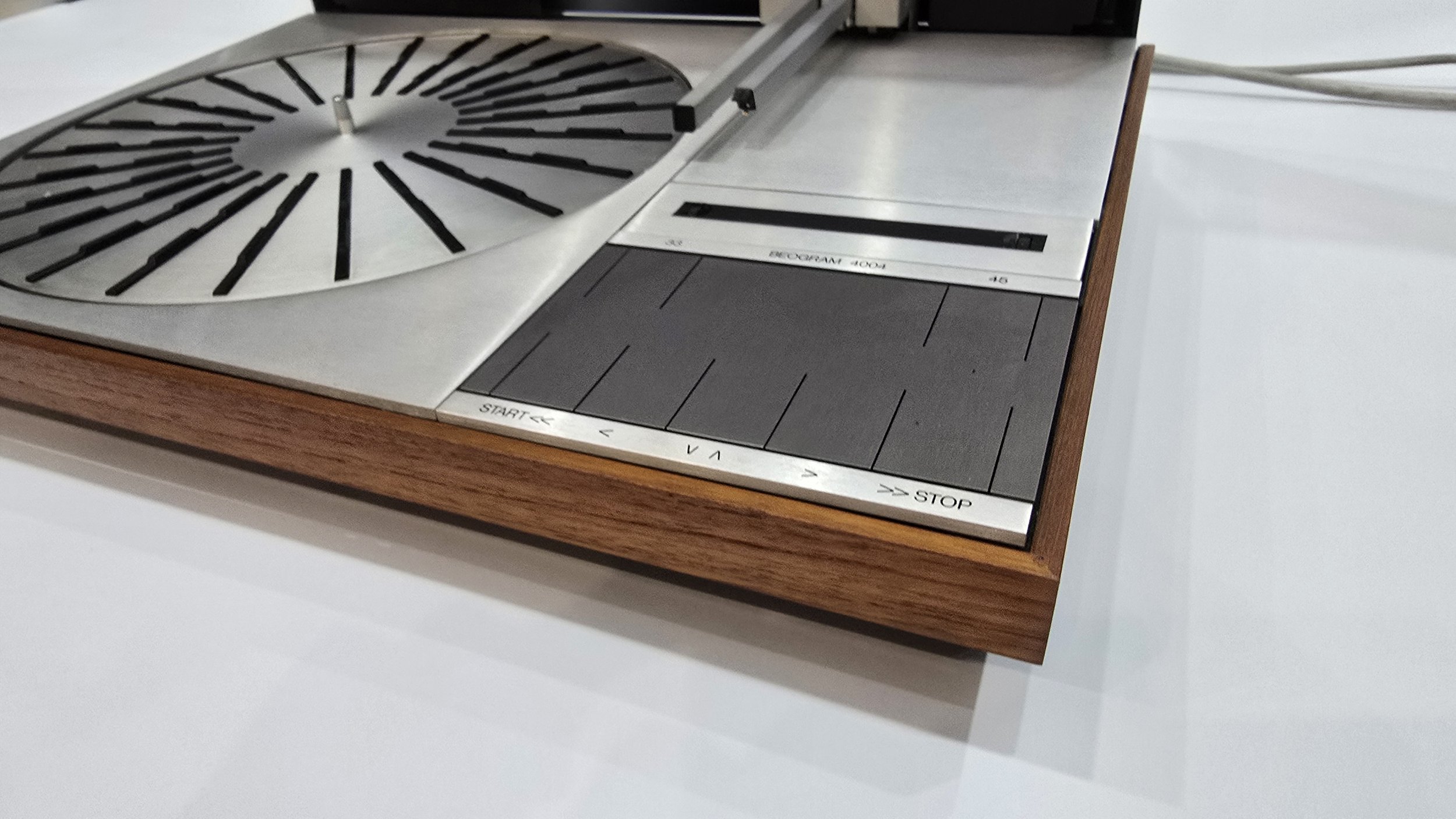 BANG & OLUFSEN BEOGRAM 4004 TURNTABLE