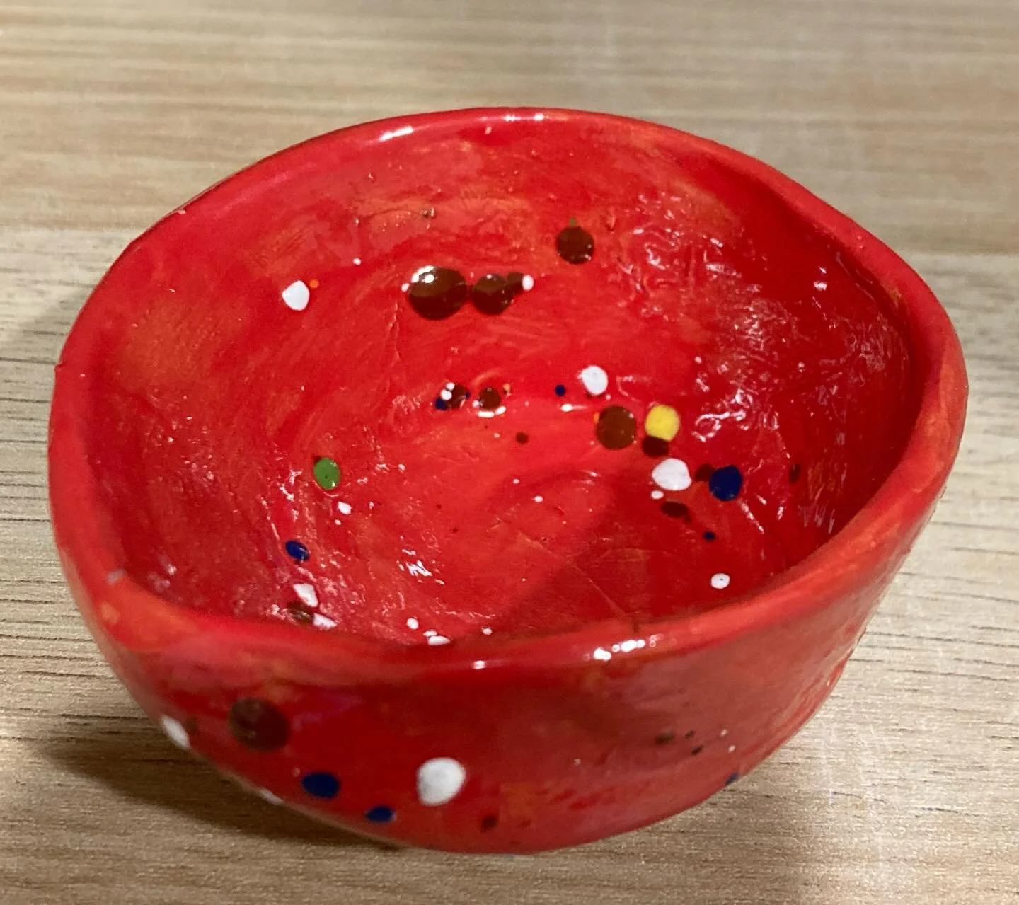 Homeschool class - look how nicely this bowl is glazed using old glaze leftovers, tossed them together and use them for an artsy look. #potteryglazing #potteryclassesnearme #pottery #potterystudio