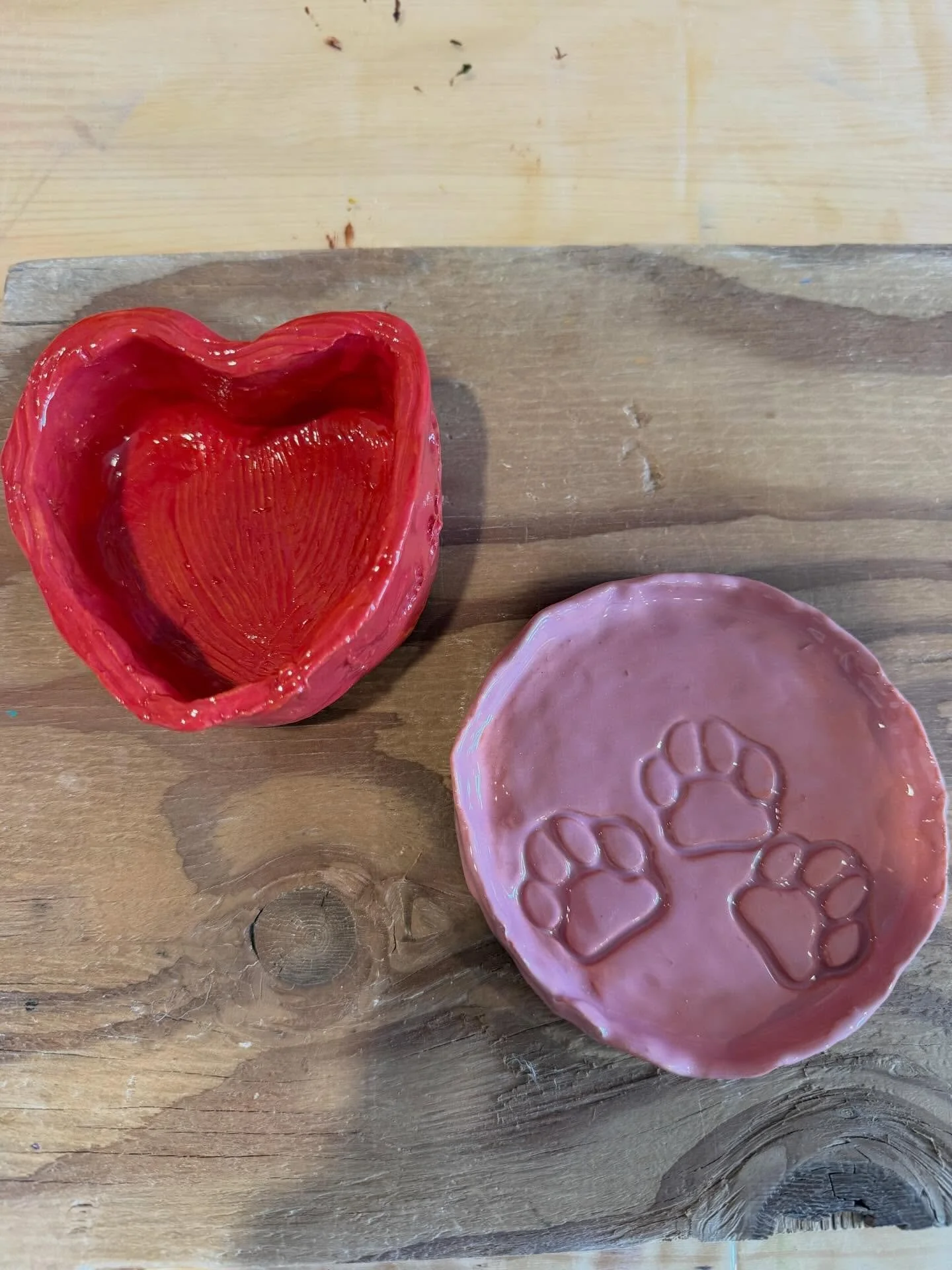 Pottery pick up from our Sip and Clay class. 
These classes are designed learn about pottery in a fun and non judgmental environment. 
Our next class is on Saturday at 4 pm.#pottery #sipandclay #clay #potterystudio