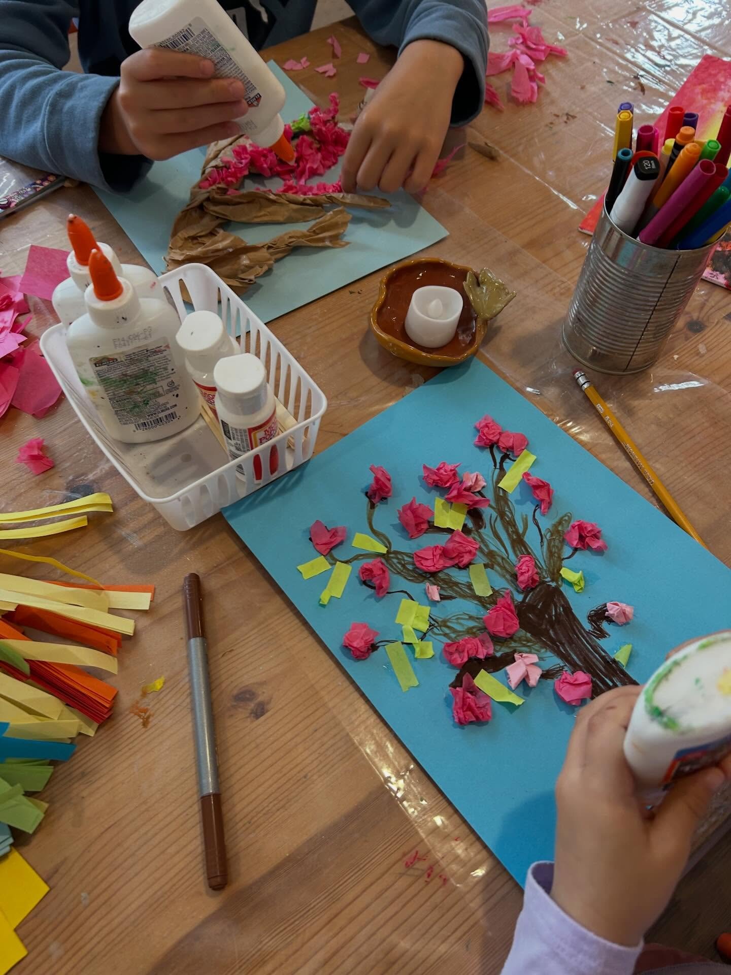 Despite the gloomy weather, we created colorful spring art during our spring break. #springbreak #artcamp #creativecamp #artstudio