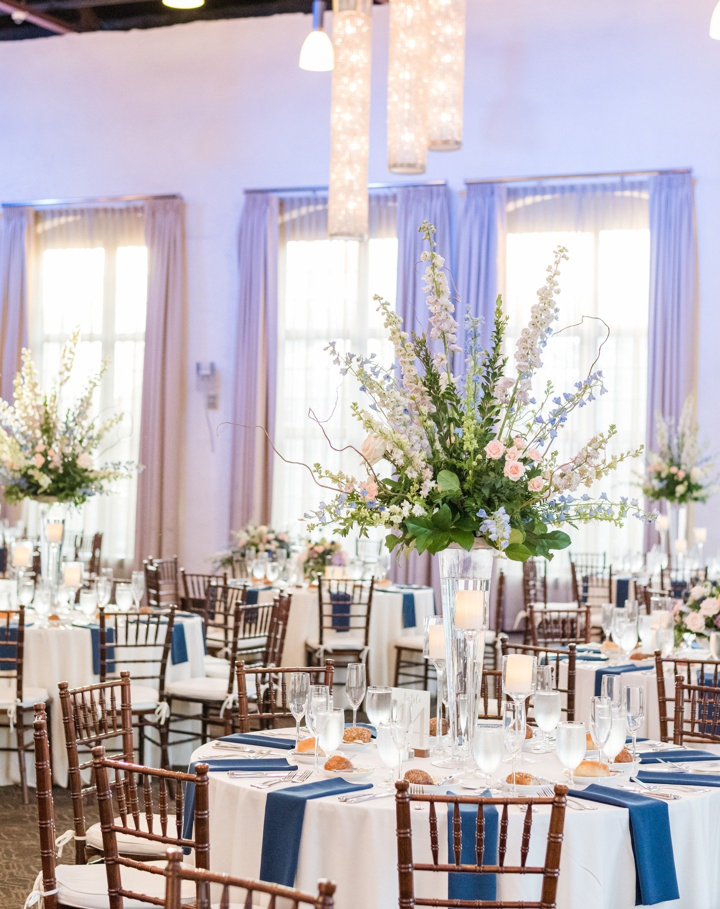 Lush spring centerpieces are just around the corner! @andrea_krout_photography