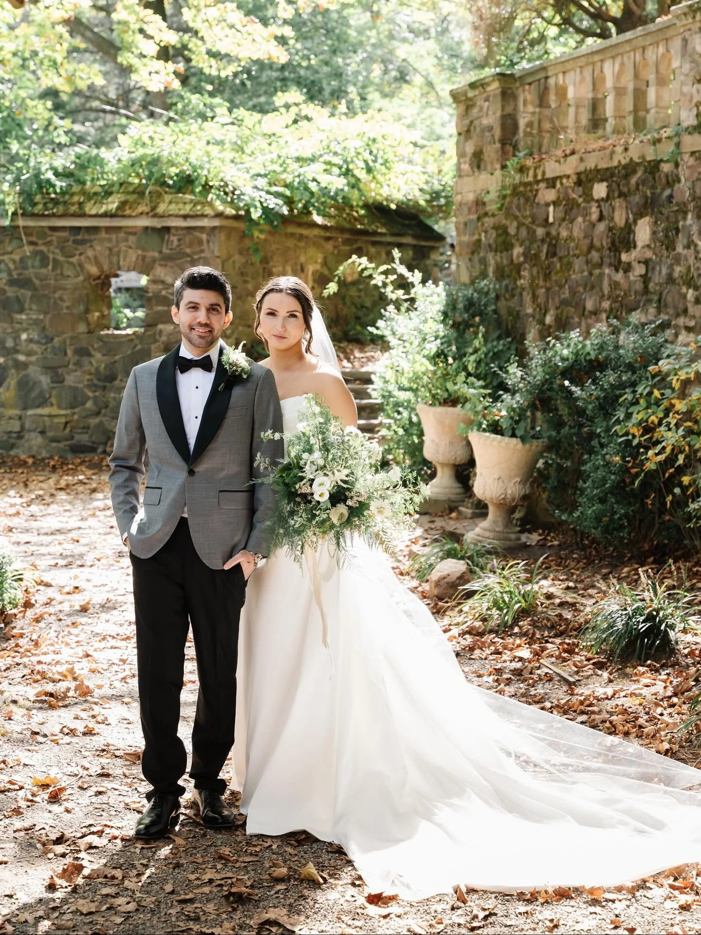 As we say goodbye to summer, the golden glow of cozy fall weddings is right around the corner (and we could not be more excited!) 🍂

@laurenfisherphotography 

#weddingflorist #mainlinewedding #parqueridleycreek #parqueridleycreekwedding #flowers